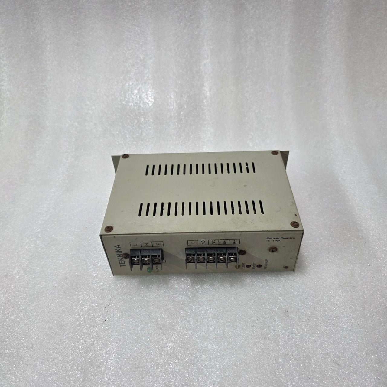 TEKNIKA TE 1202 BATTERY CHARGER 12V DC 10A OUTPUT, 165–265V AC INPUT, INDUSTRIAL