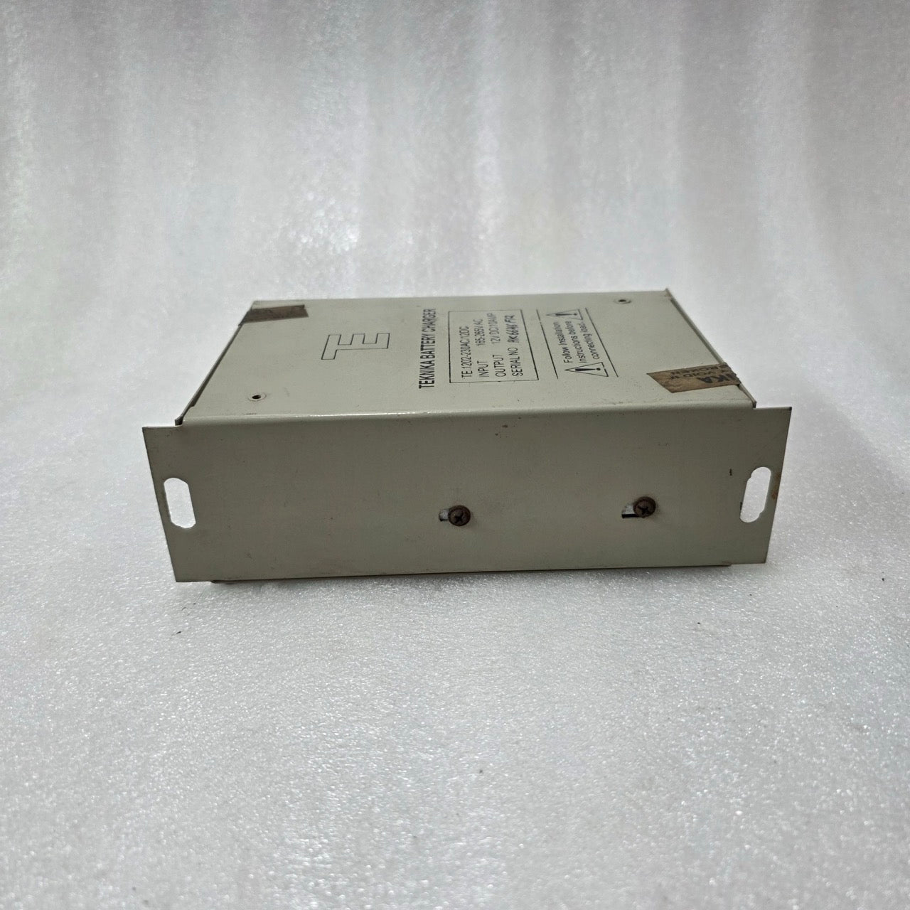 TEKNIKA TE 1202 BATTERY CHARGER 12V DC 10A OUTPUT, 165–265V AC INPUT, INDUSTRIAL