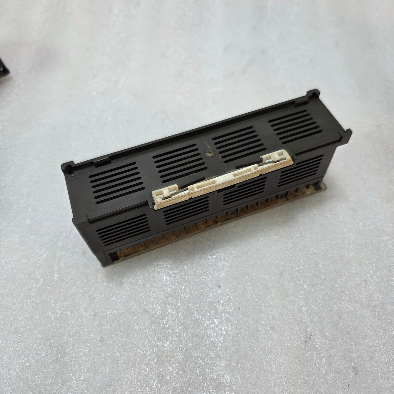 MITSUBISHI AJ55TB32-16DR I/O LINK REMOTE UNIT | PLC OUTPUT MODULE 24VDC / 240VAC