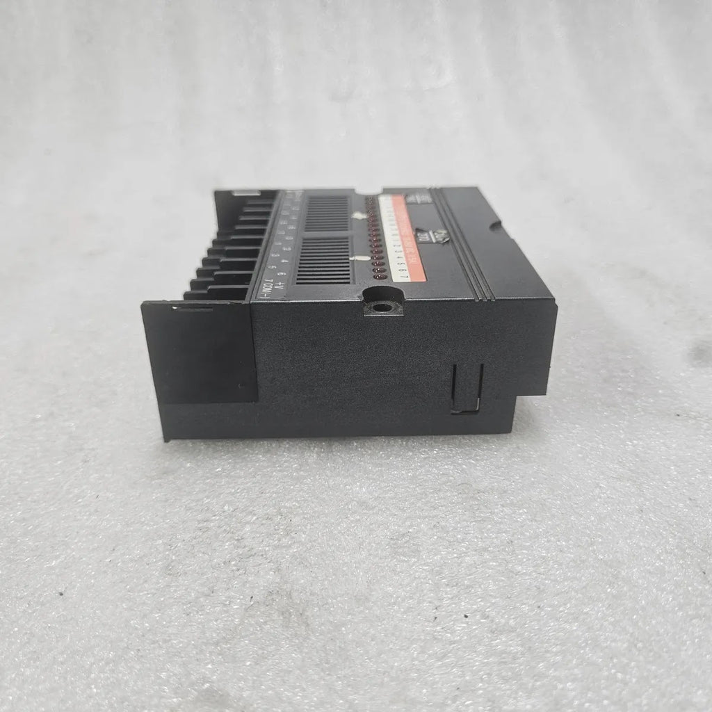 IDEC FA-1J PFJ-T162CU 16-Transistor Output Unit 12-28VDC