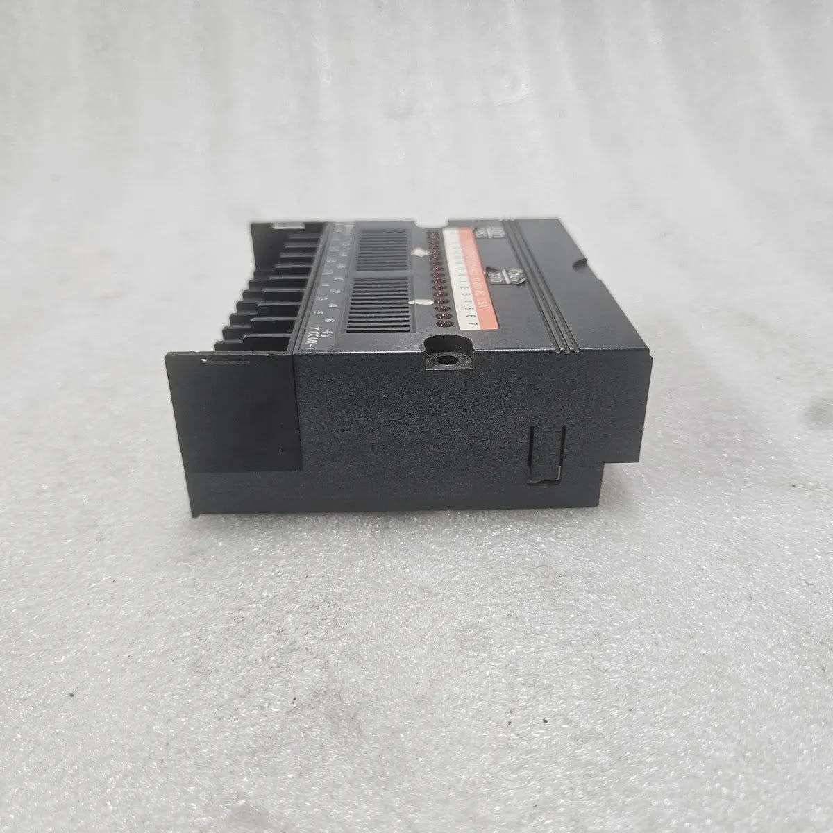 IDEC FA-1J PFJ-T162CU 16-Transistor Output Unit 12-28VDC