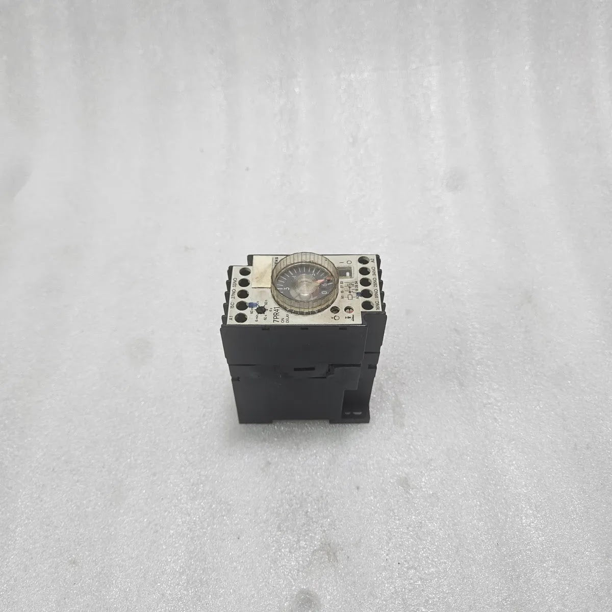 Siemens 7PR41 On Delay Timer Relay 1NC 1NO 2NO 3NO