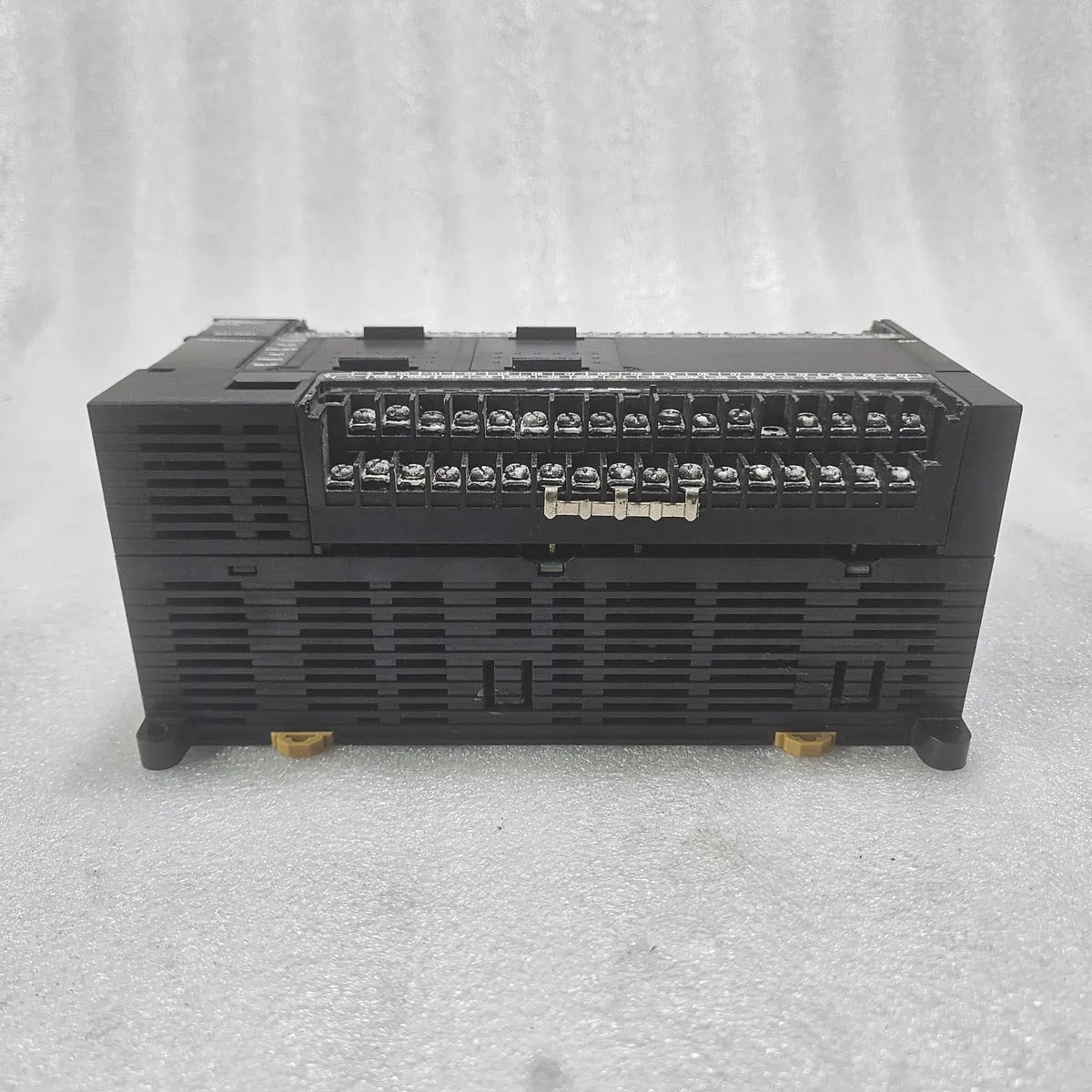 Omron CP1L-M60DR-A Sysmac PLC 100-240V AC 60-Point Controller
