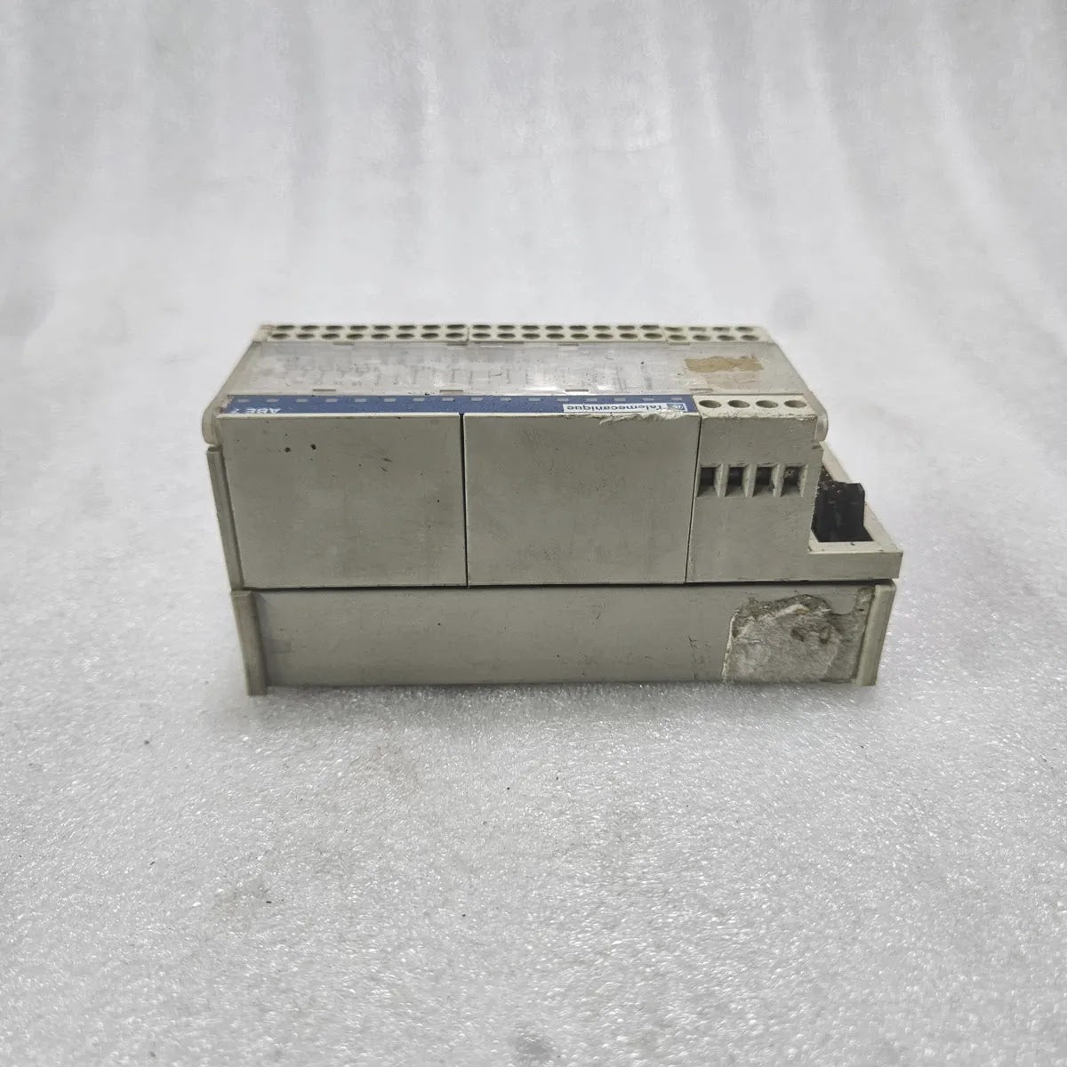 Telemecanique ABE7-H16R11 16 Digital I/O Sub-Base 30Vdc