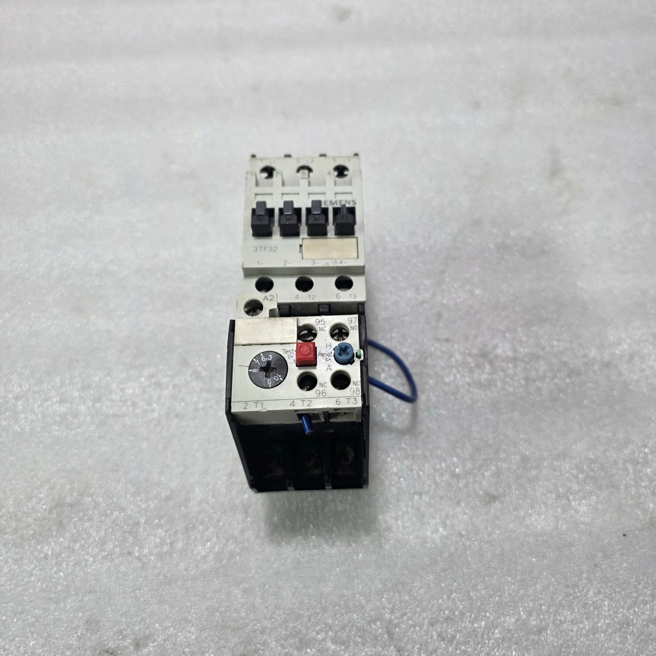 SIEMENS 3TF32 + 3UA5200-1J DOL MOTOR STARTER — 3 POLE CONTACTOR 6.3-10A