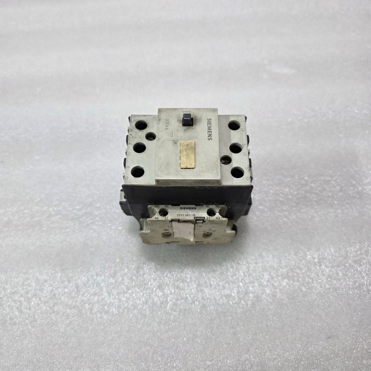 SIEMENS 3TF4422-0A AC CONTACTOR 42A 220V 50/60HZ + 3TY7561-1B AUX CONTACT