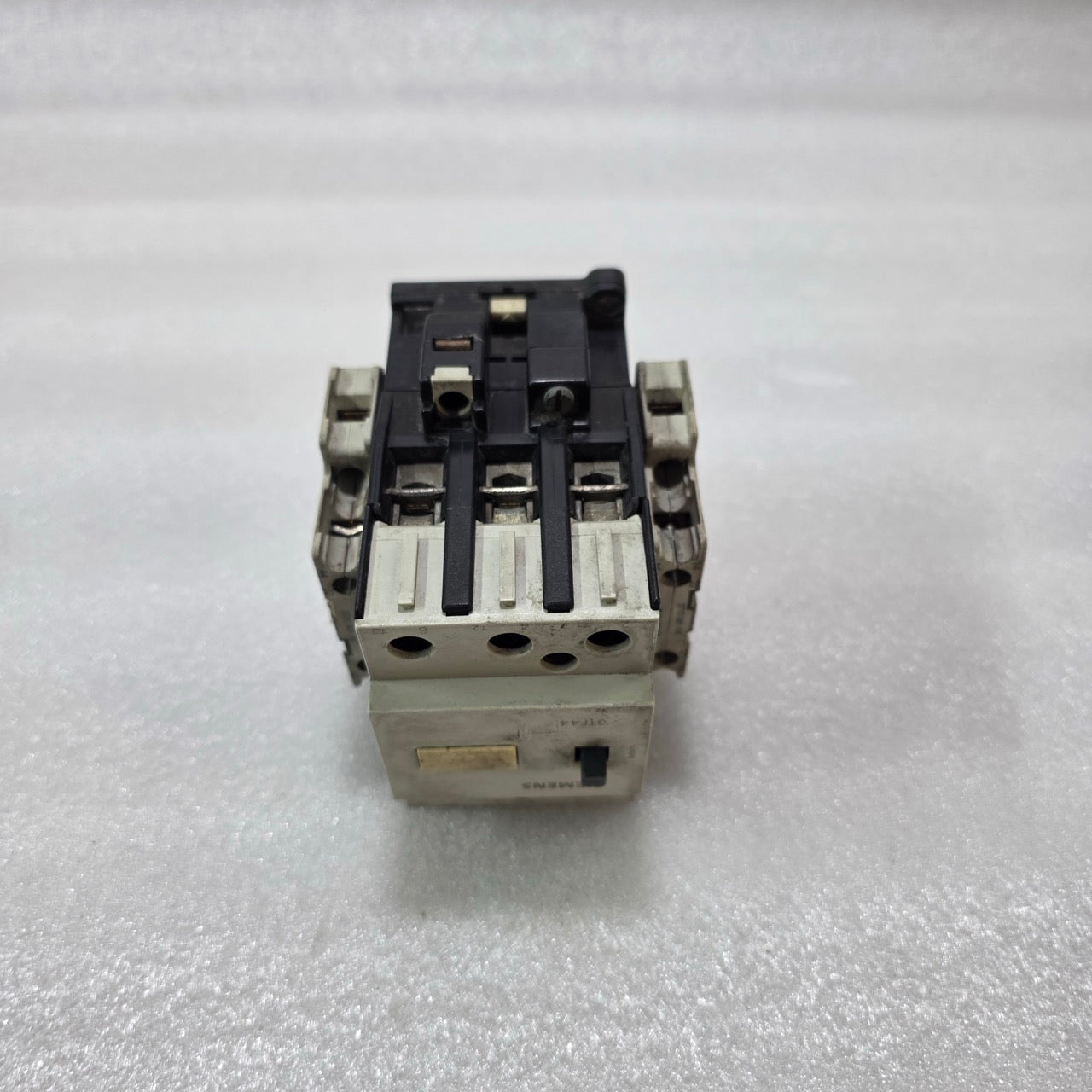 SIEMENS 3TF4422-0A AC CONTACTOR 42A 220V 50/60HZ + 3TY7561-1B AUX CONTACT