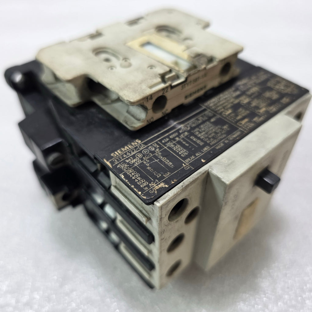 SIEMENS 3TF4422-0A AC CONTACTOR 42A 220V 50/60HZ + 3TY7561-1B AUX CONTACT