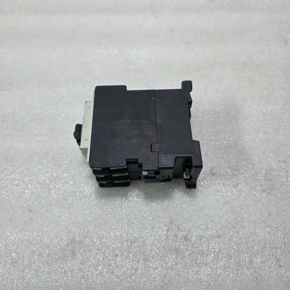 SIEMENS 3TF33 3 POLE AC CONTACTOR COIL 220VAC 50HZ / 264VAC 60HZ