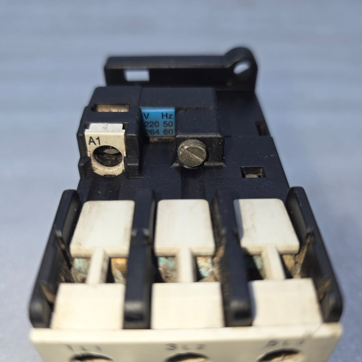 SIEMENS 3TF33 3 POLE AC CONTACTOR COIL 220VAC 50HZ / 264VAC 60HZ