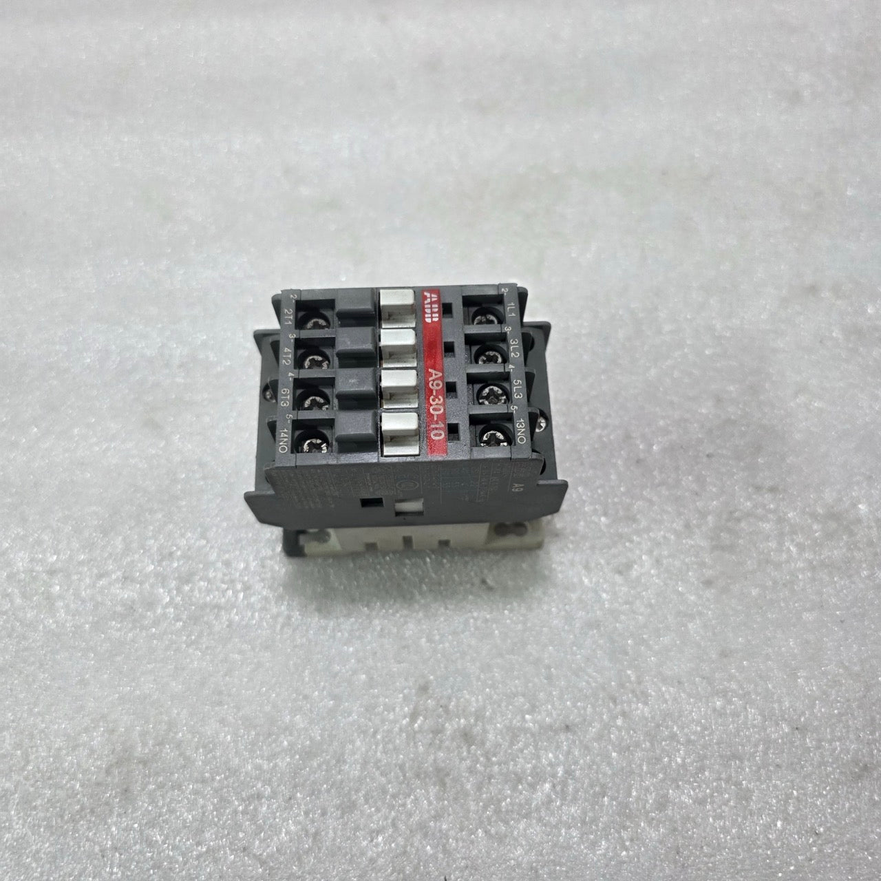 ABB A9-30-10 3 POLE CONTACTOR 9A 24VAC COIL 3NO 1NO AUX IEC 60947-4-1