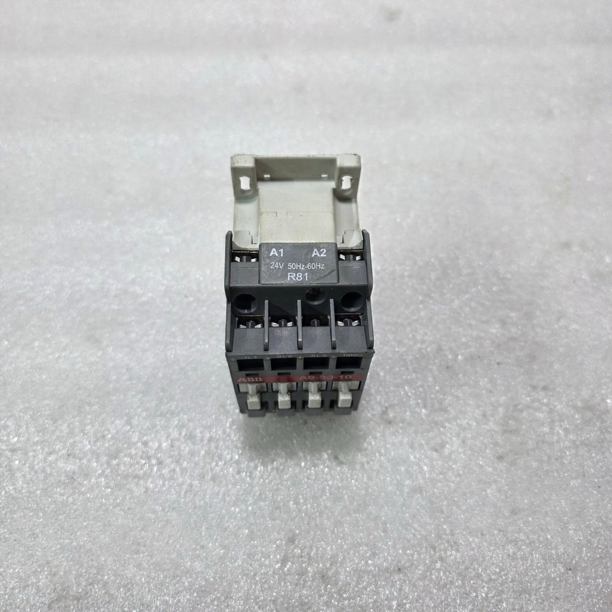 ABB A9-30-10 3 POLE CONTACTOR 9A 24VAC COIL 3NO 1NO AUX IEC 60947-4-1