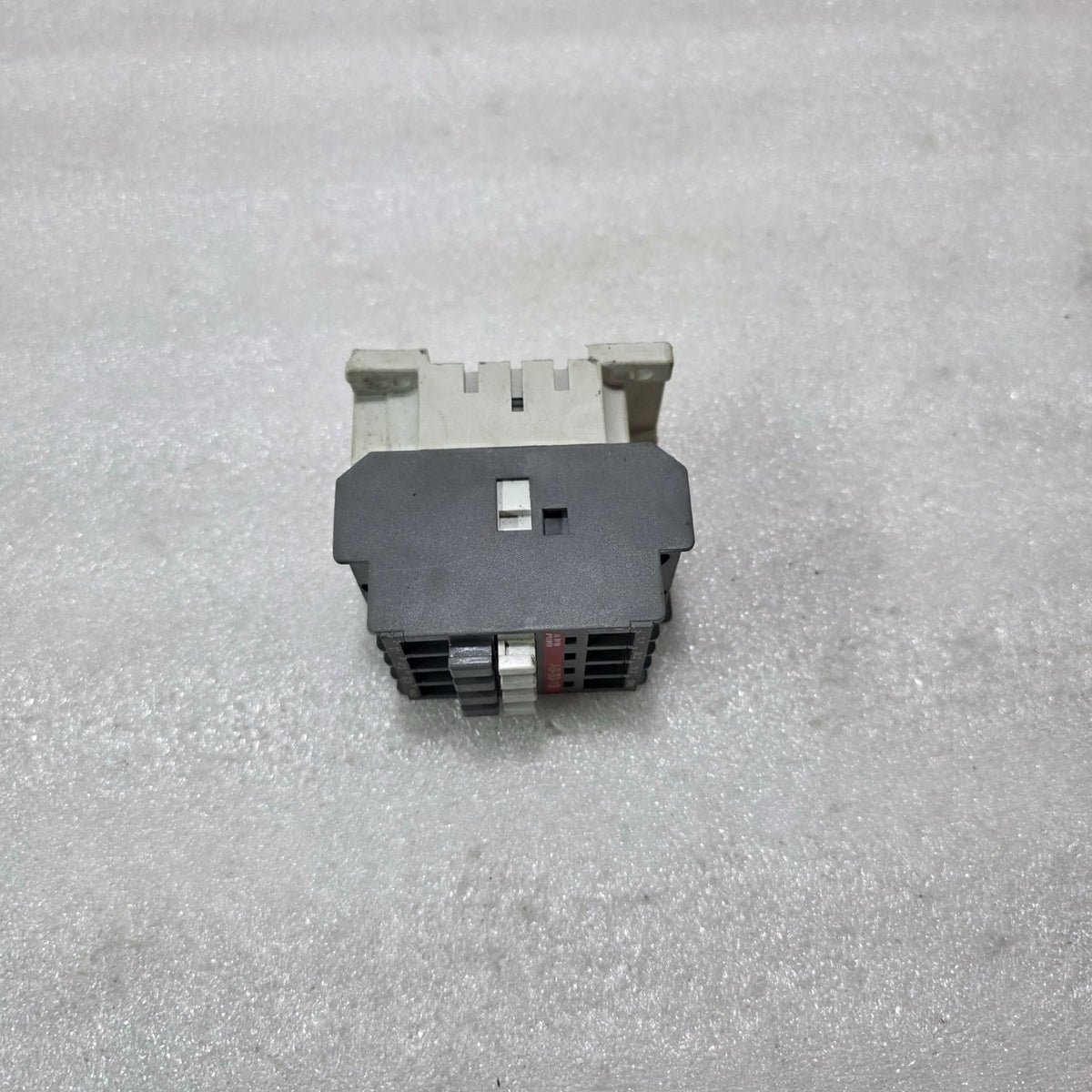 ABB A9-30-10 3 POLE CONTACTOR 9A 24VAC COIL 3NO 1NO AUX IEC 60947-4-1