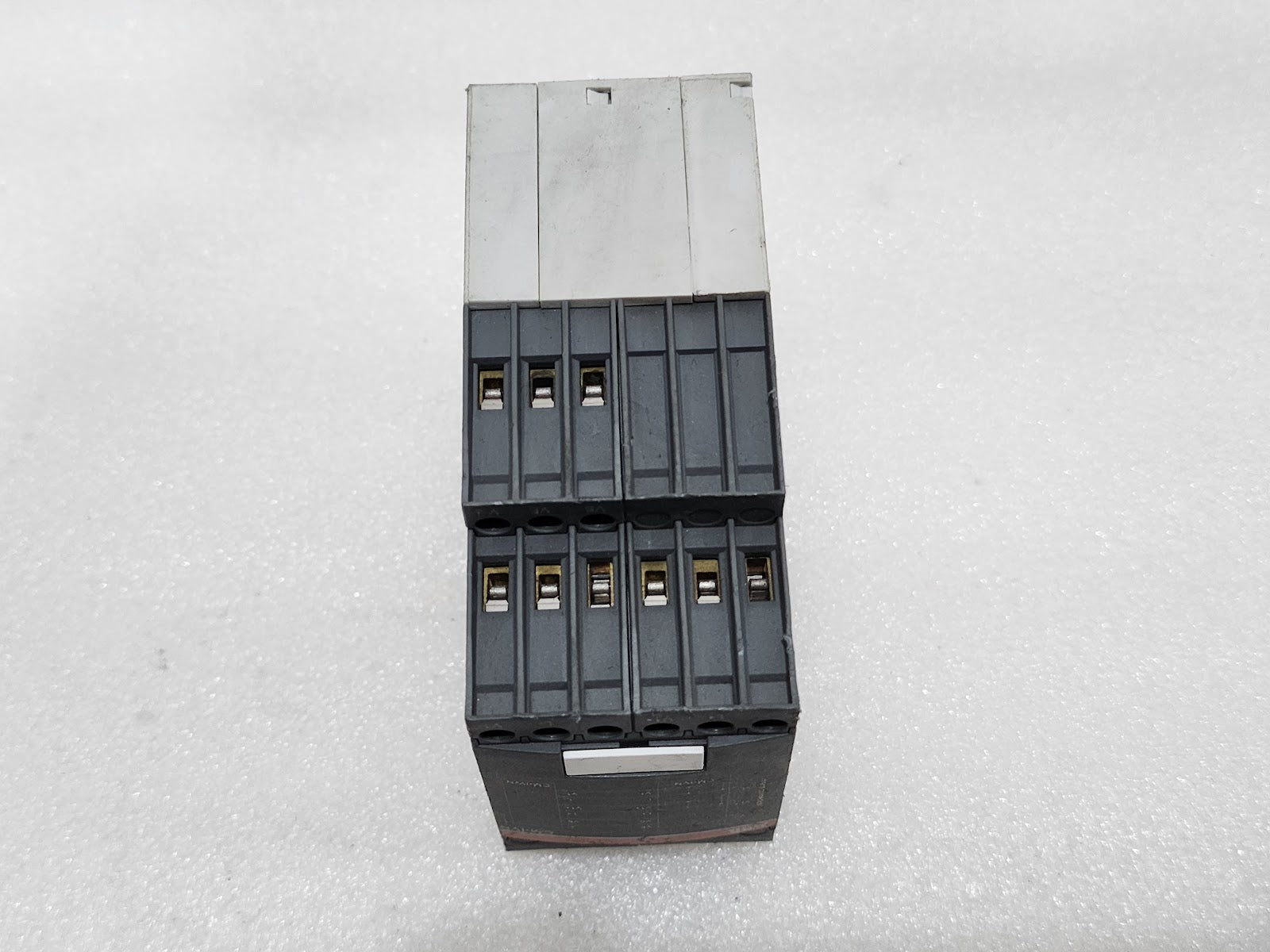 ABB 1SVR750669R9400 COUPLING UNIT CM-IVN.S RUST