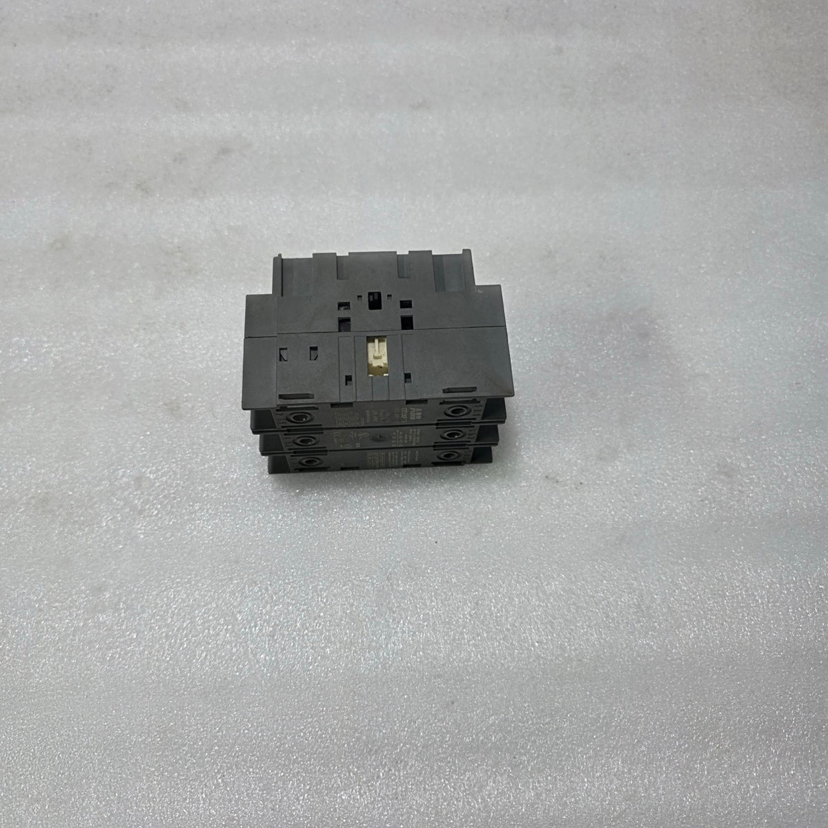 ABB OT100FT3 SWITCH DISCONNECTOR 100A 3-POLE | 600–750V AC INDUSTRIAL ISOLATOR S