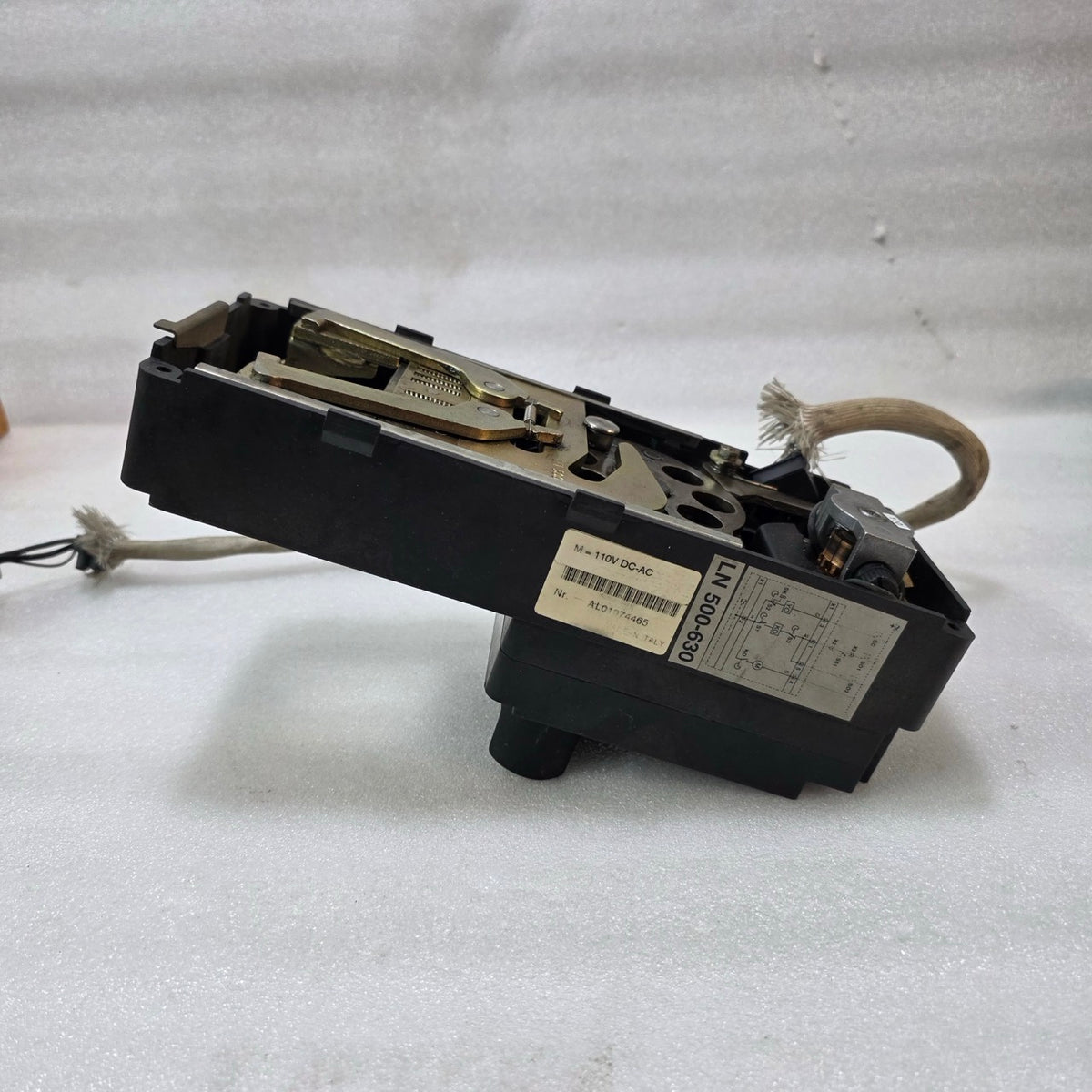 ABB SACE LN500-630 MOTORIZED CIRCUIT BREAKER | 110V DC/AC CONTROL UNIT