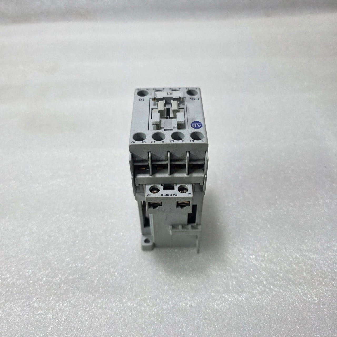 ALLEN-BRADLEY 100-C16D*10 CONTACTOR 16A – COIL 24V DC – SER B