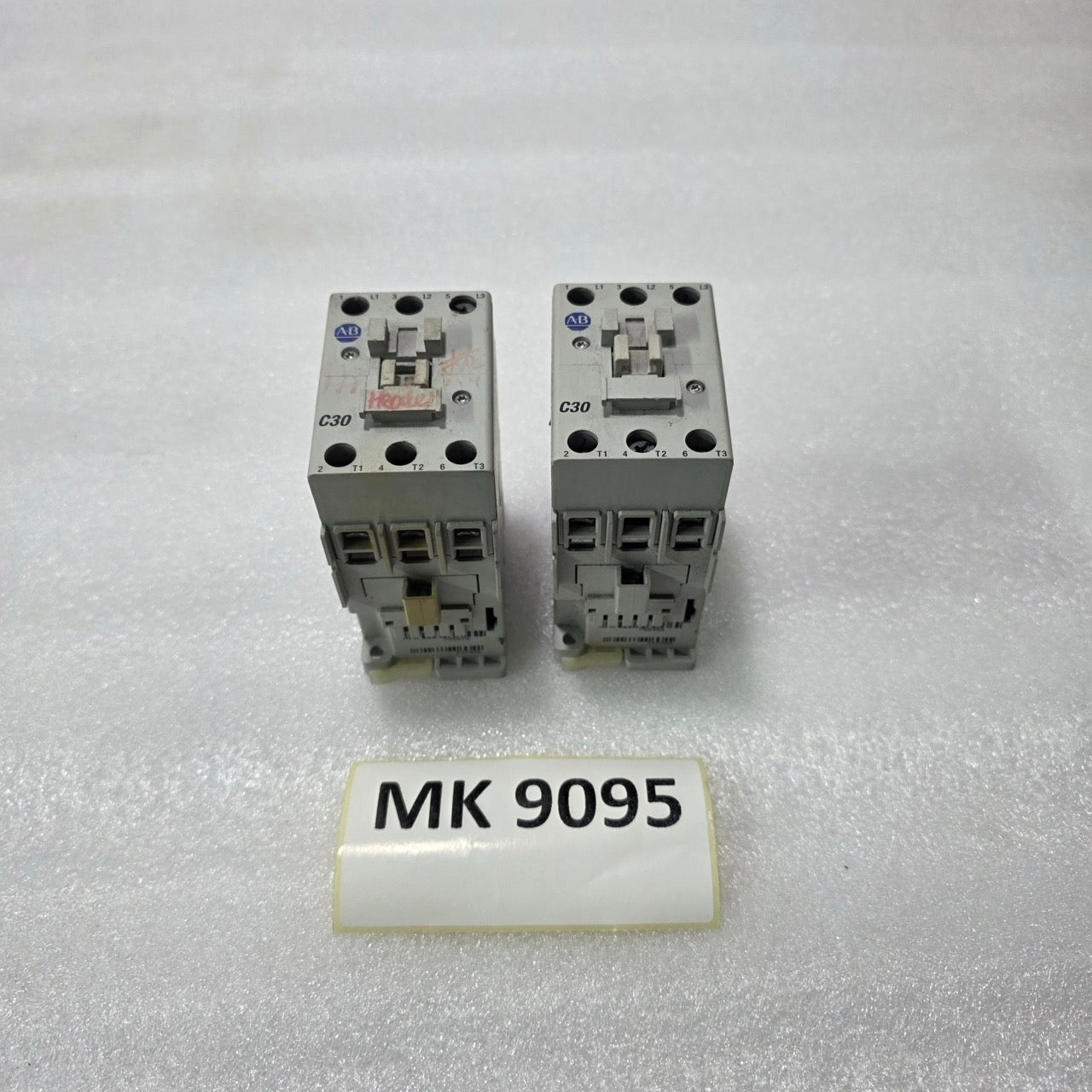 ALLEN BRADLEY 100-C30*00 CONTACTOR SER C 3 POLE 65A AC-3 690V 48V AC COIL MOTOR