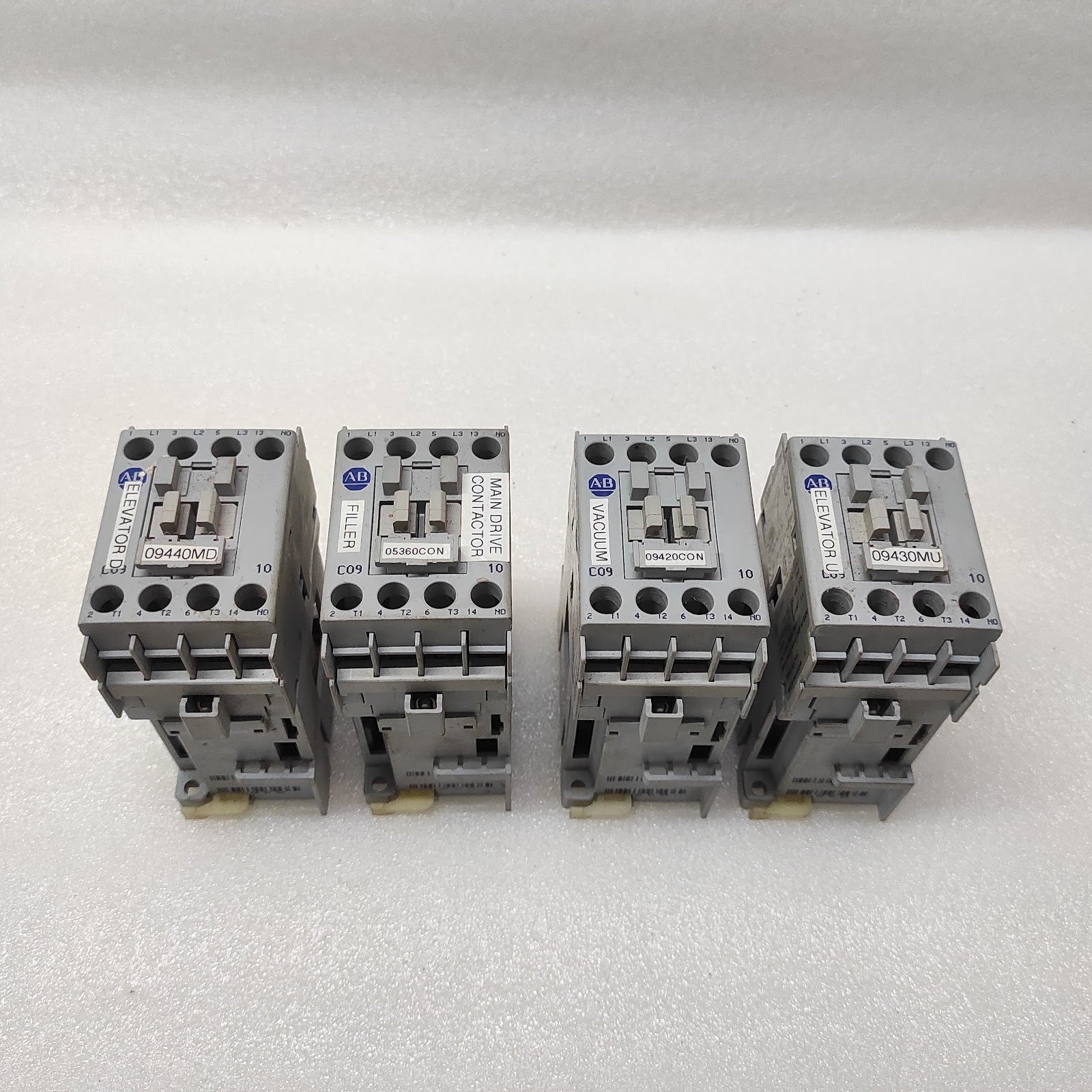ALLEN BRADLEY CAT 100-C09D-10 MAGNETIC CONTACTOR COIL VOLTAGE 24VDC 100C09D10