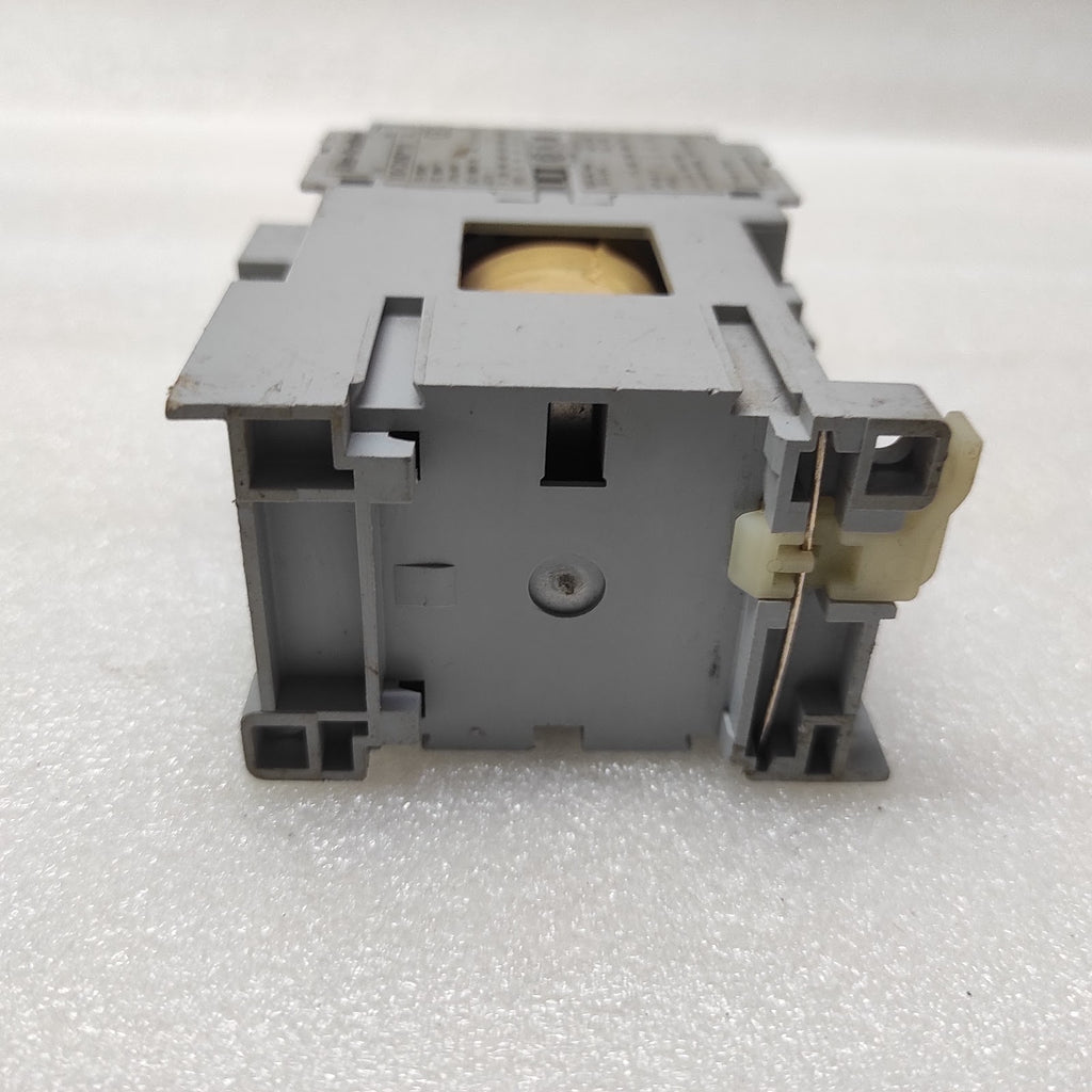 ALLEN BRADLEY CAT 100-C09D-10 MAGNETIC CONTACTOR COIL VOLTAGE 24VDC 100C09D10