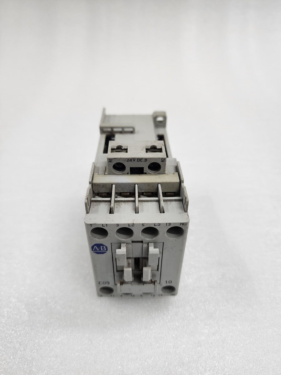 ALLEN BRADLEY CAT 100-C09D-10 MAGNETIC CONTACTOR  COIL VOLTAGE 24VDC
