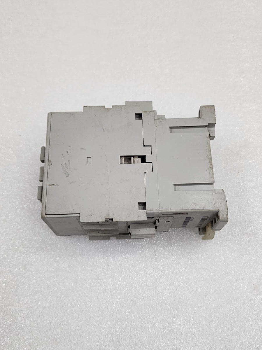 ALLEN BRADLEY CAT 100-C30E-00 SER C MAGNETIC CONTACTOR COIL VOLTAGE 24VDC