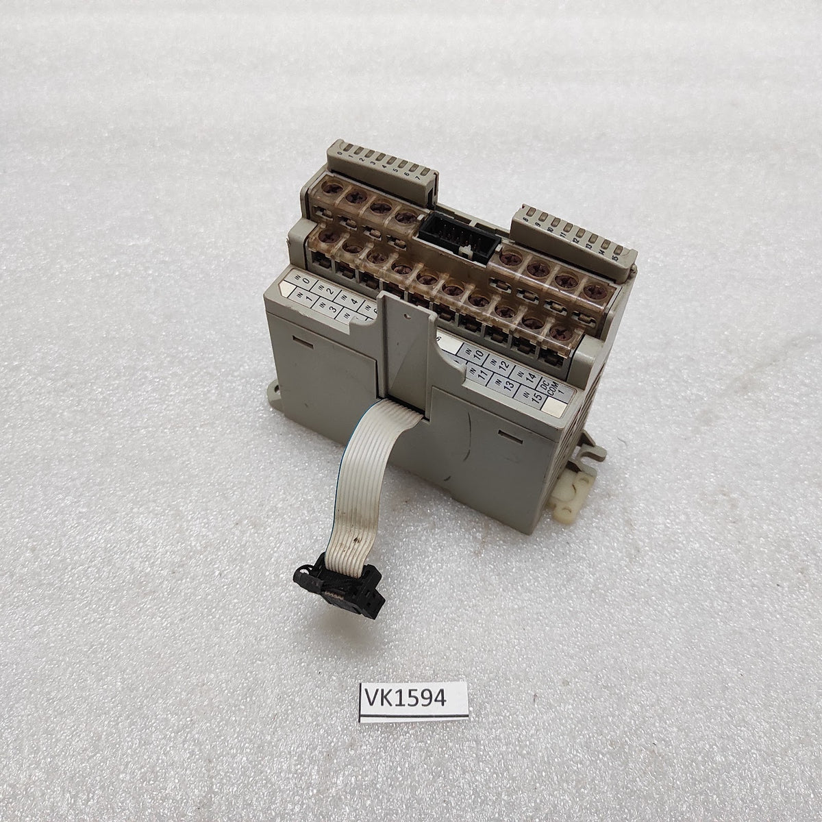 ALLEN BRADLEY CAT 1762-IQ16 16-POINT 24VDCSINK/SOURCE INPUT MODULE