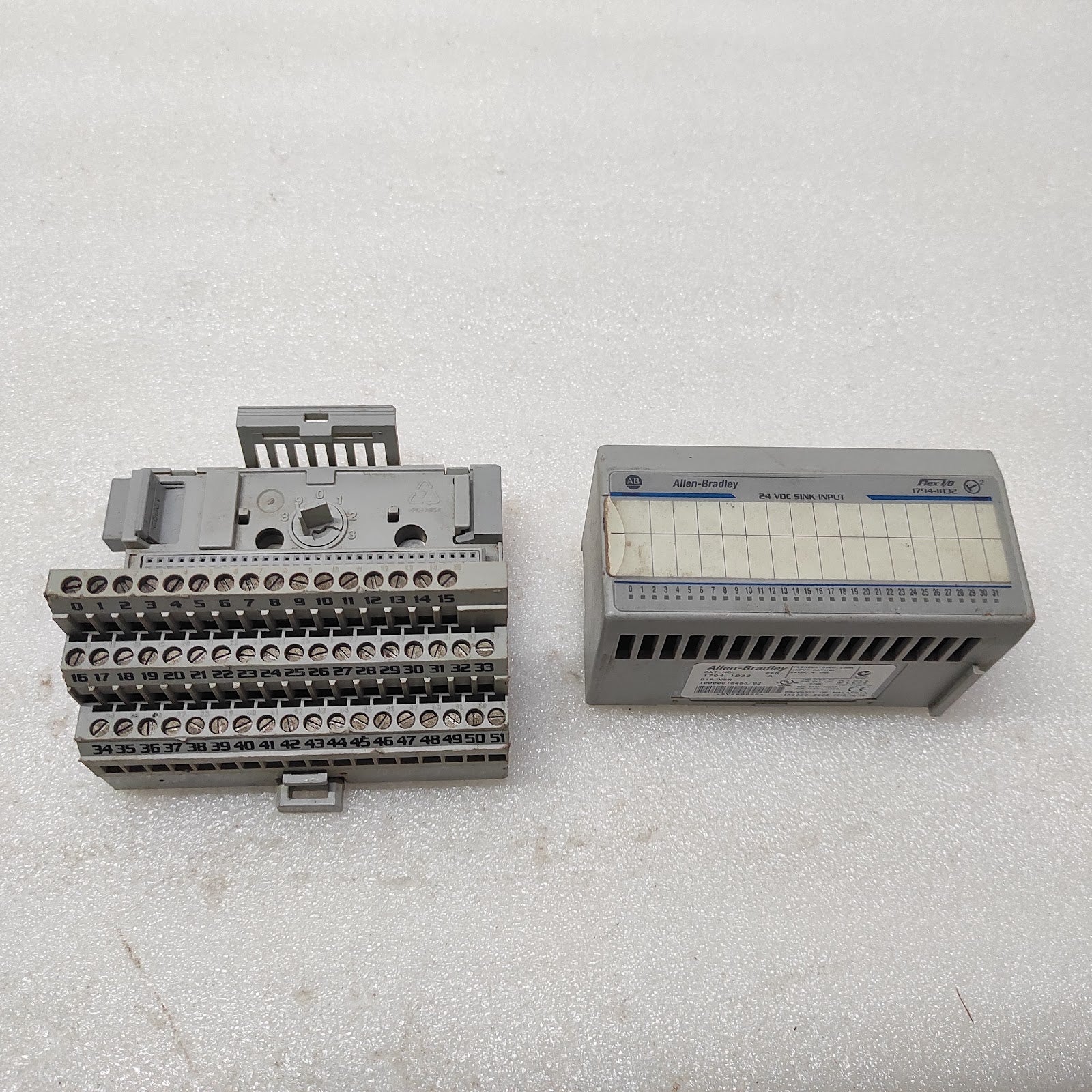 ALLEN BRADLEY CAT 1794-IB32 FLEX I/O DIGITAL INPUT MODULE 1794-TB32 92415471