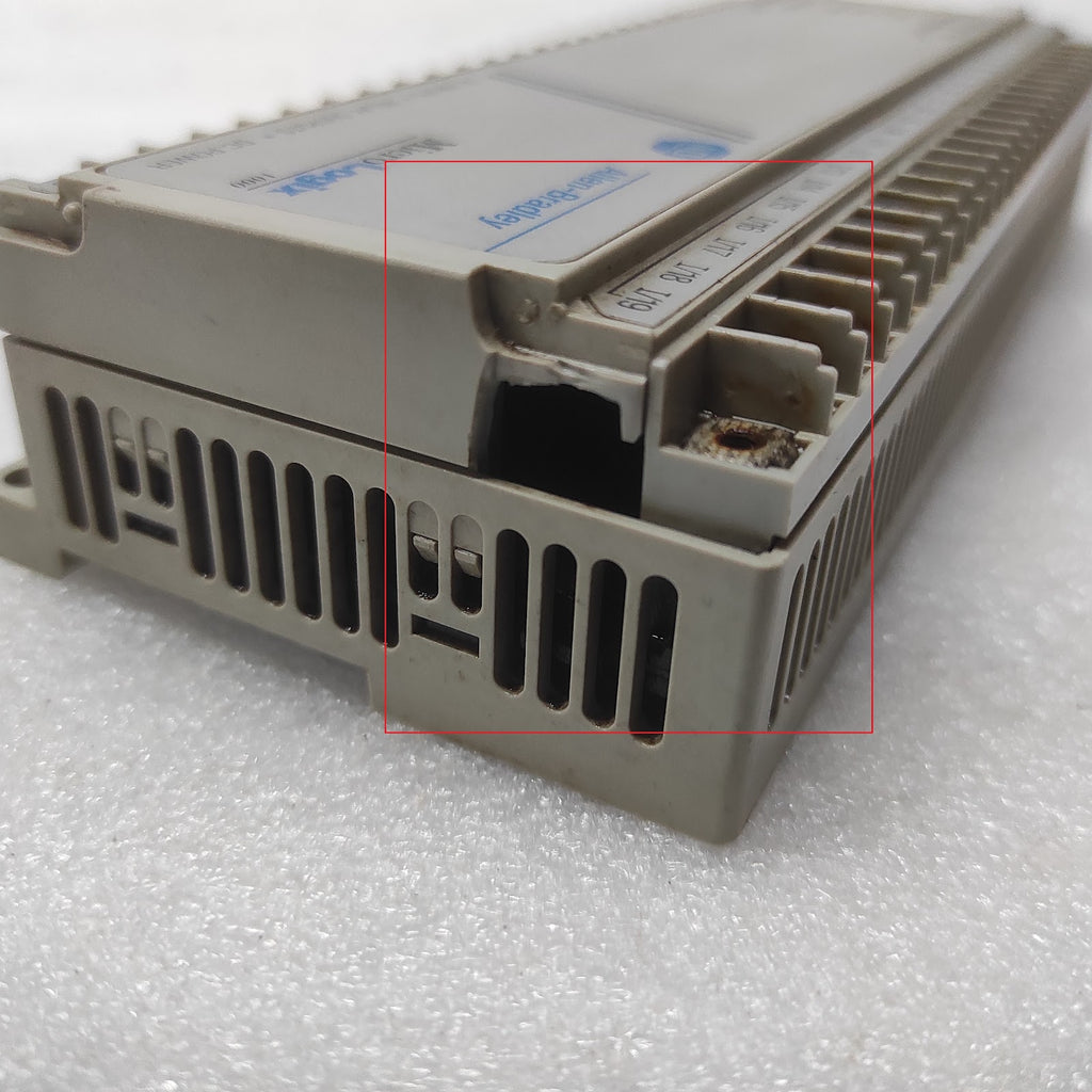 ALLEN BRADLEY MICROLOGIX 1000 CAT 1761-L32BWB DAMAGED
