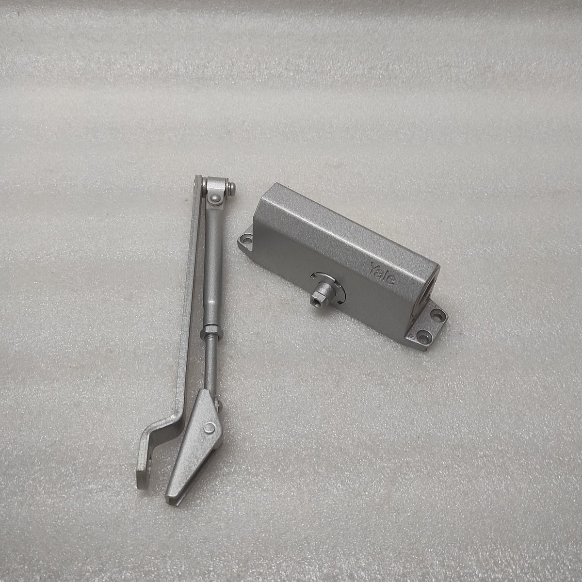 YALE 1002 SURFACE DOOR CLOSER