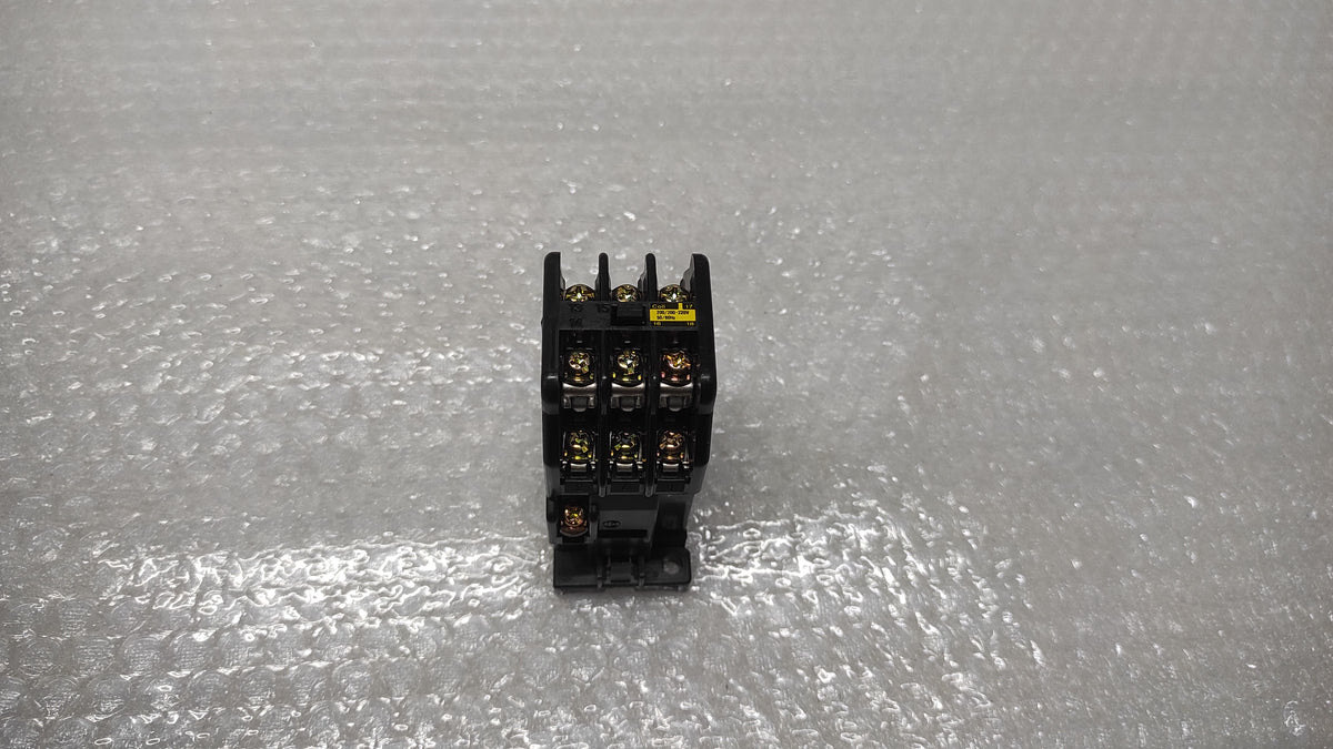 FUJI ELECTRIC SRC50-2F/X (3A3B) MAGNETIC CONTACTOR 200-220V