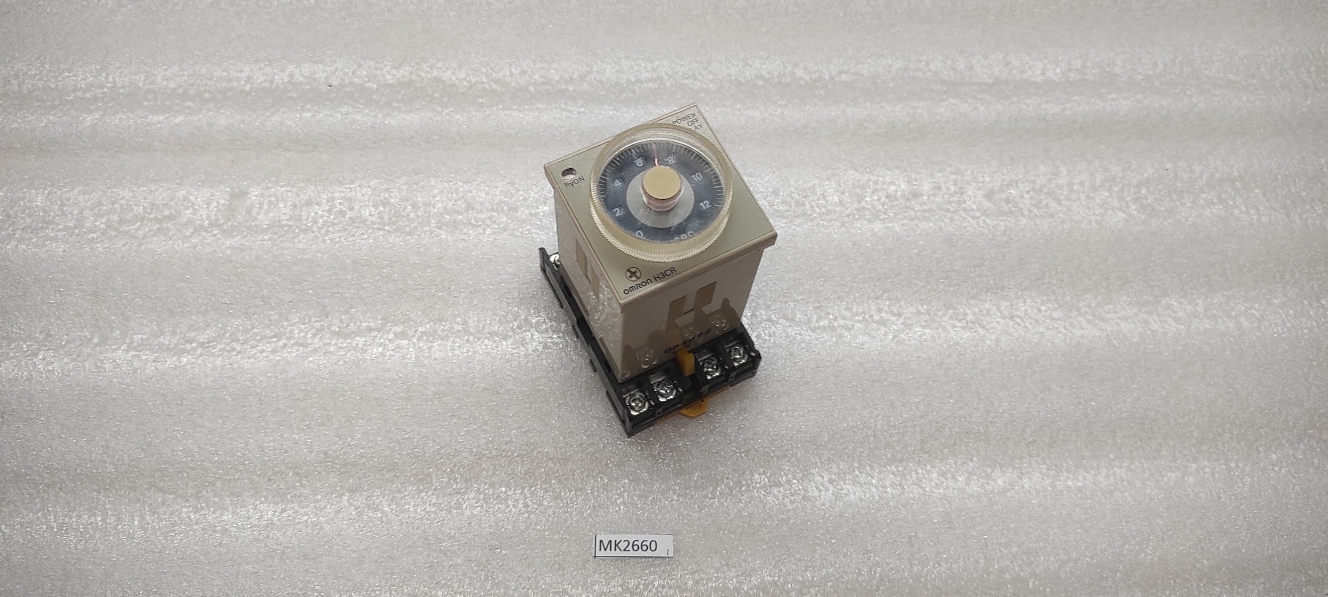 OMRON H3CR-H8L TIMER REAY 100-120VAC LOT OF 4  UNIT