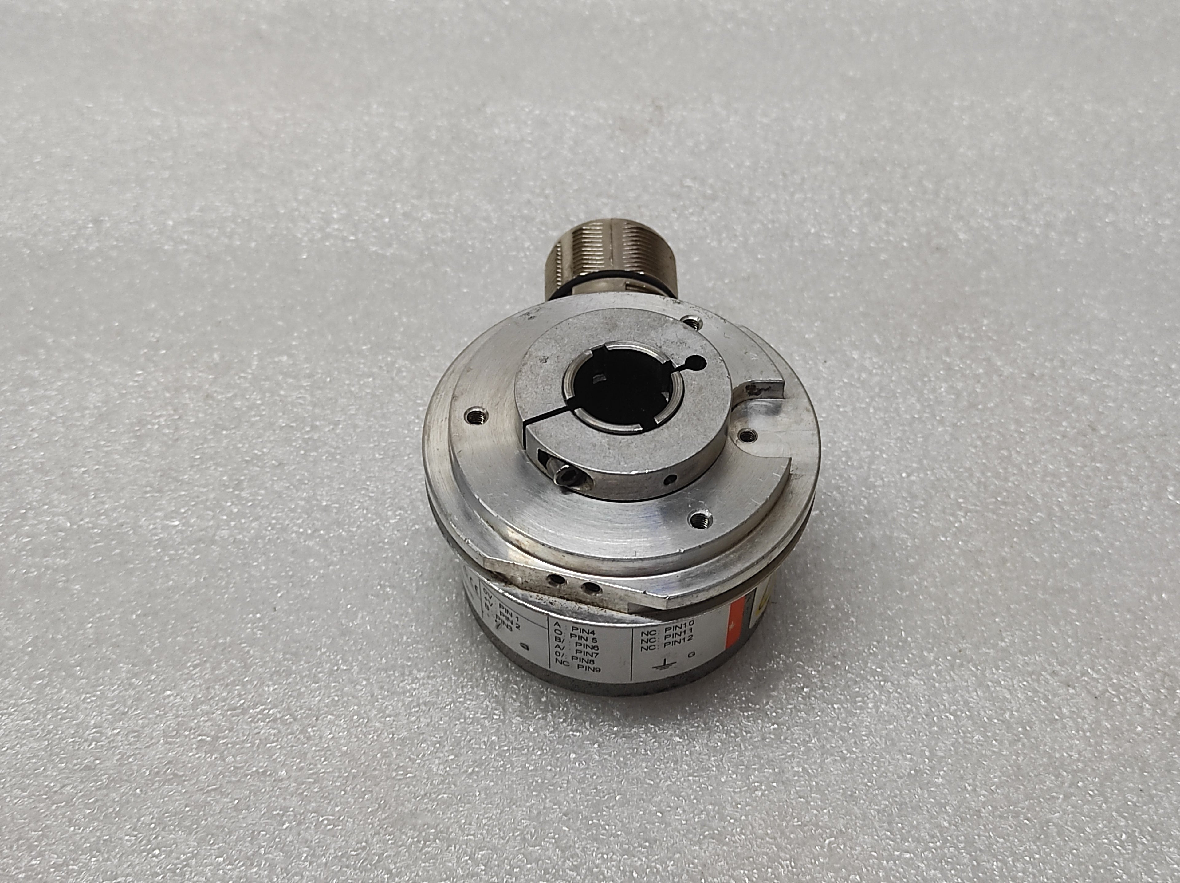 KUEBLER SENDIX 5020 INCREMENTAL ENCODER 8.5020.0A50.0512.F024 10-30VDC