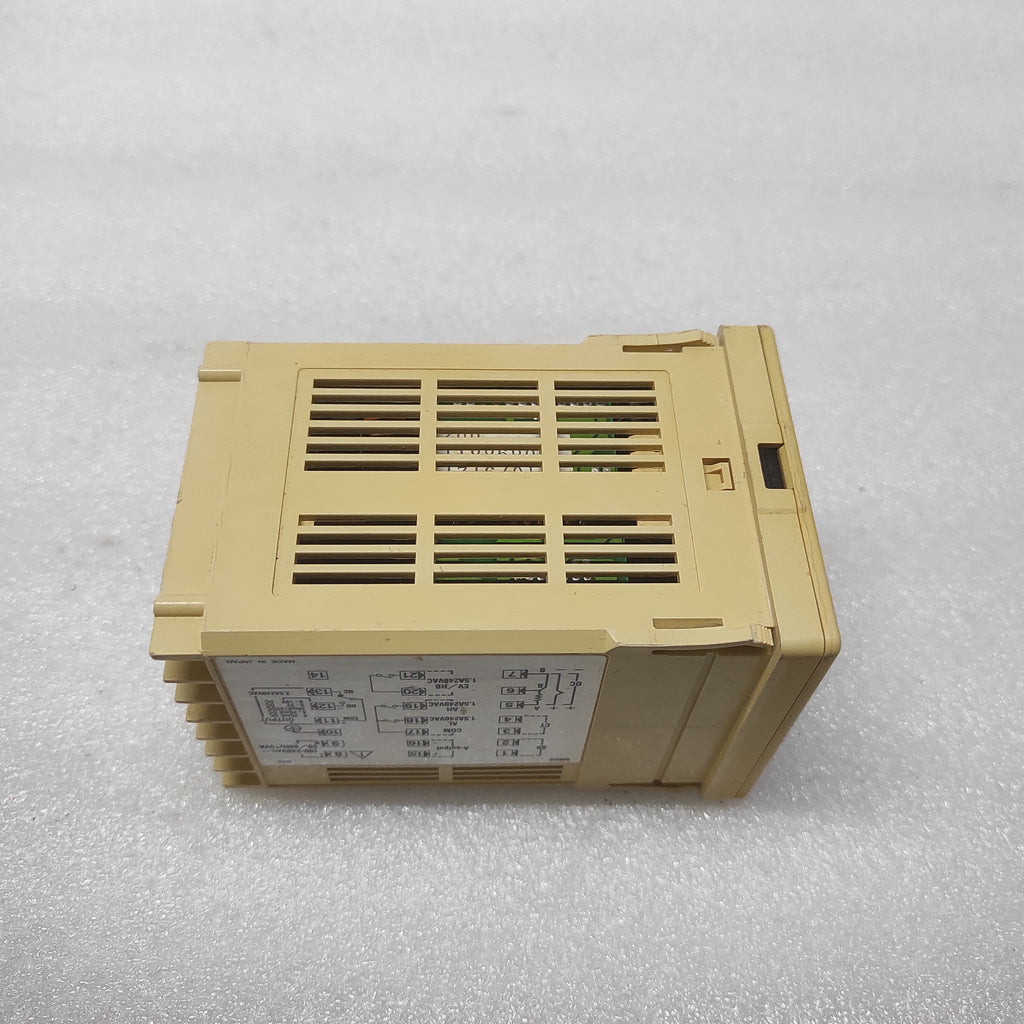 SHIMADEN SR62 TEMPERATURE CONTROLLER SR62-411-90-0000C 100-240V