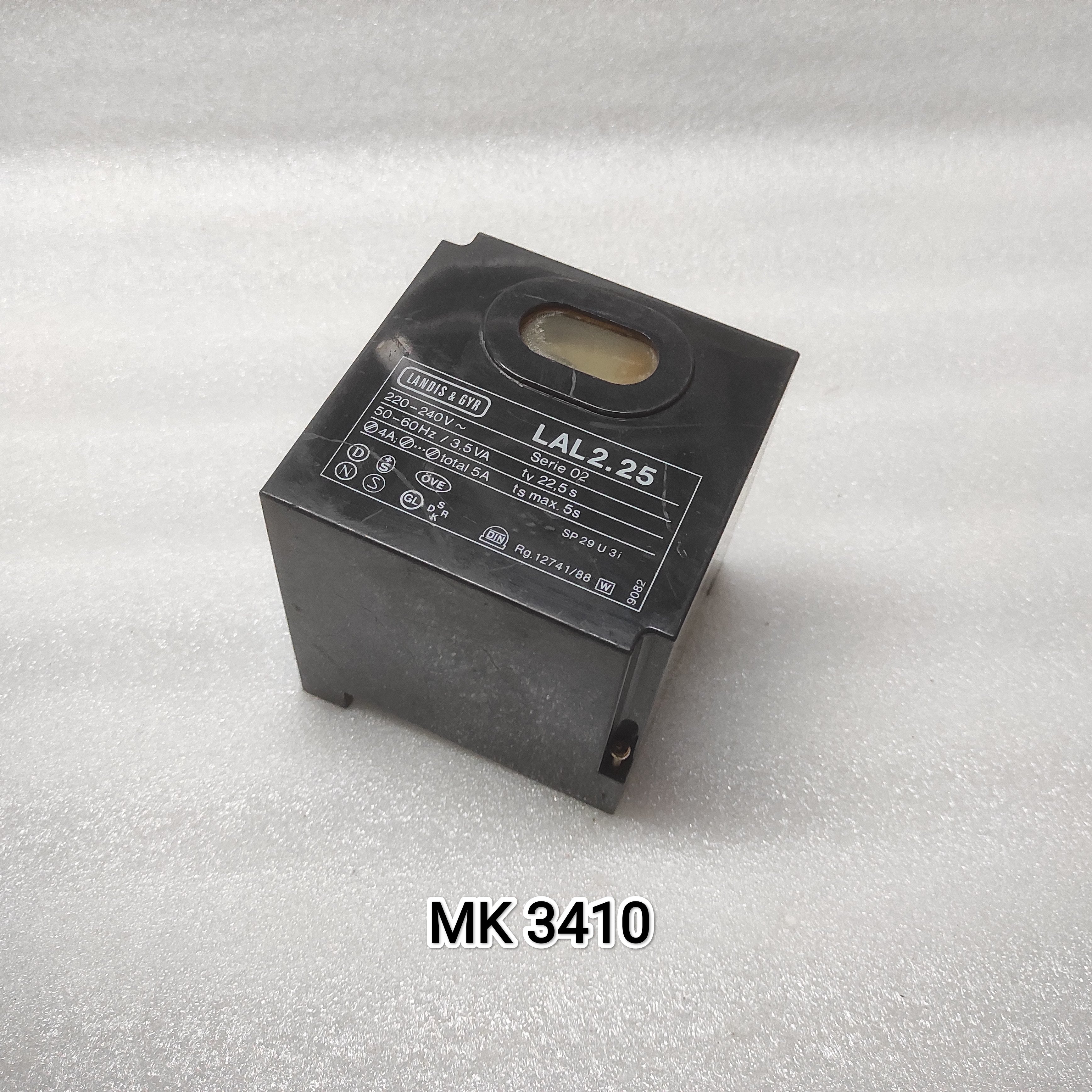 Landis & Gyr LAL 2.25 Burner Control 220-240 VAC WITHOUT BASE