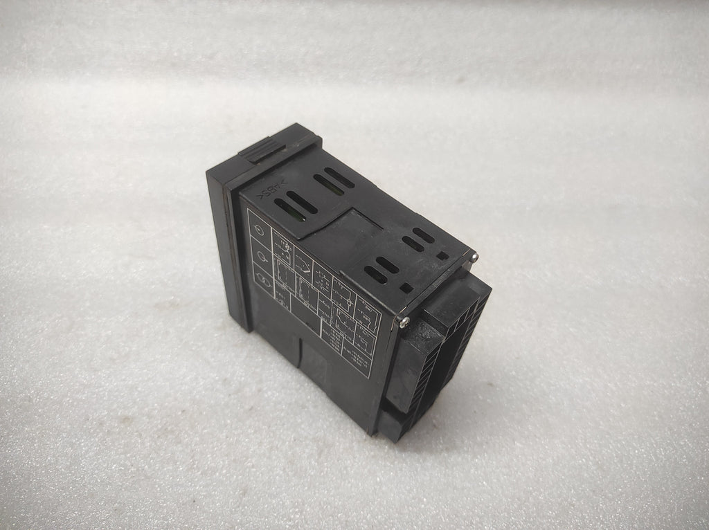 JUMO DTRON 08.1 TEMPERATURE CONTROLLER 703032/50-001-000-00-001 93-263V 70/00340