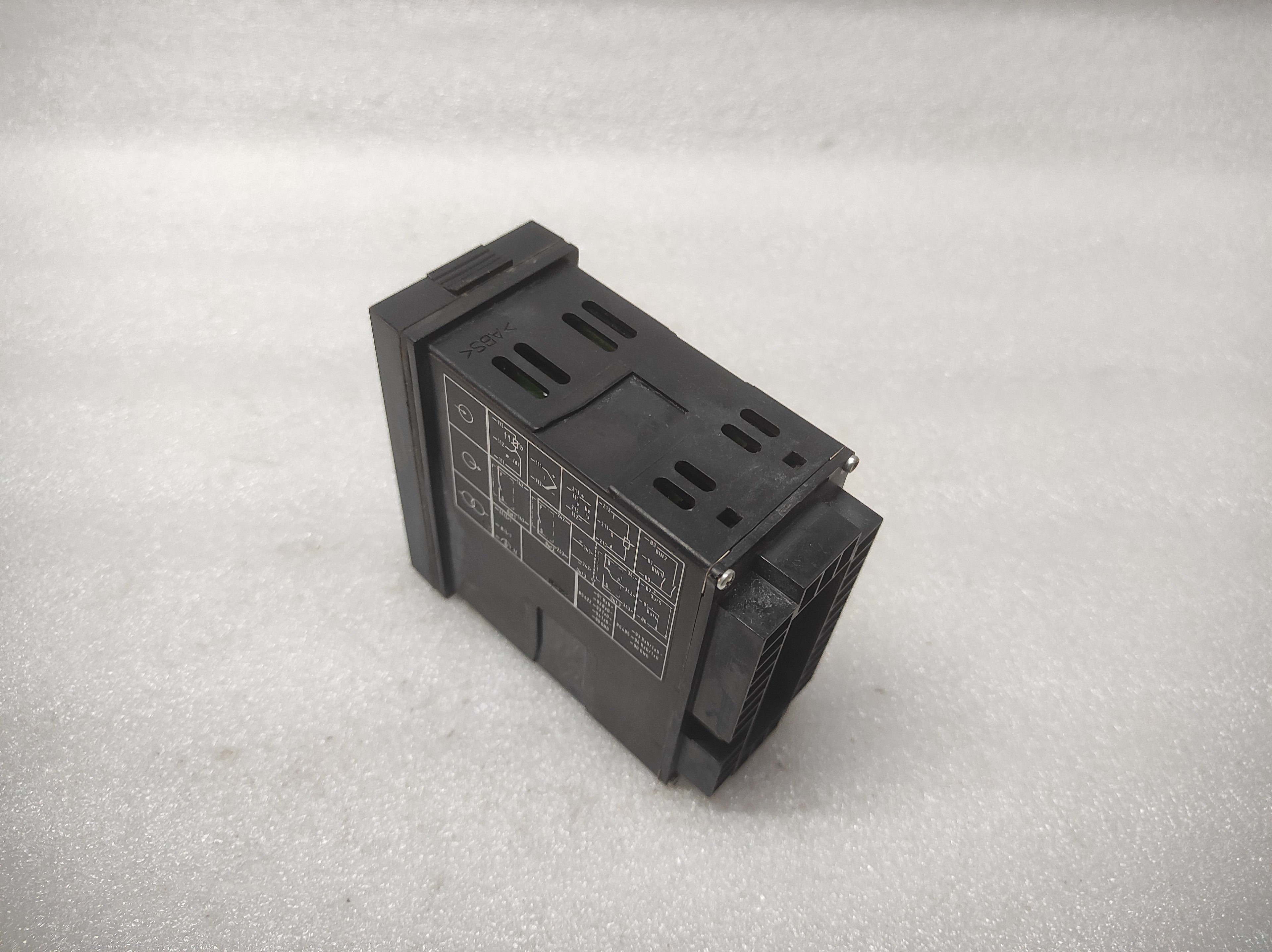 JUMO DTRON 08.1 TEMPERATURE CONTROLLER 703032/50-001-000-00-001 93-263V 70/00340