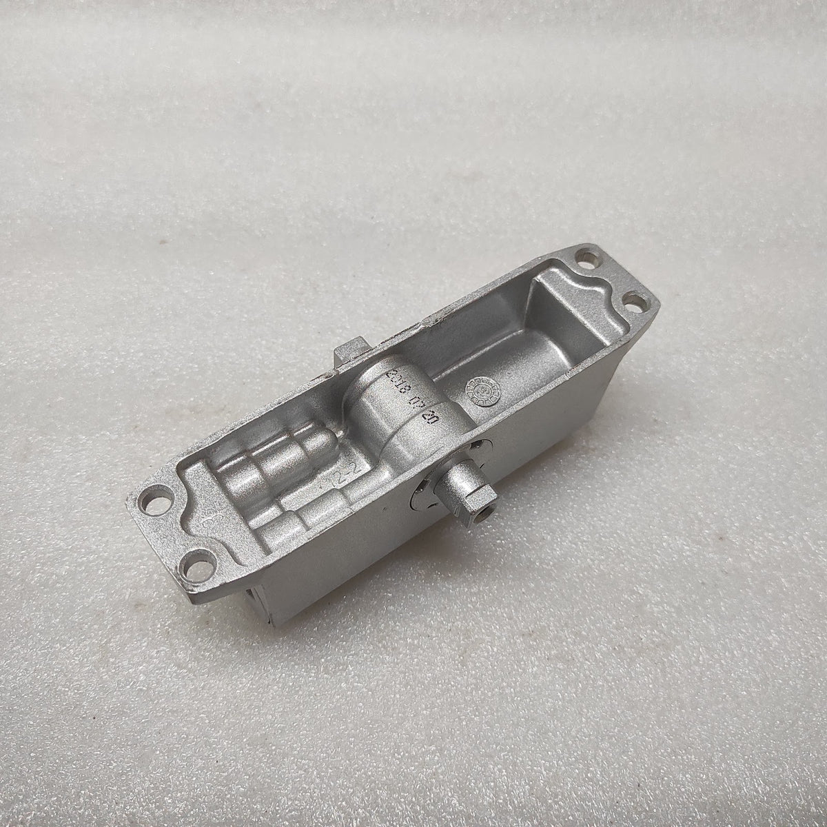 YALE 1002 SURFACE DOOR CLOSER