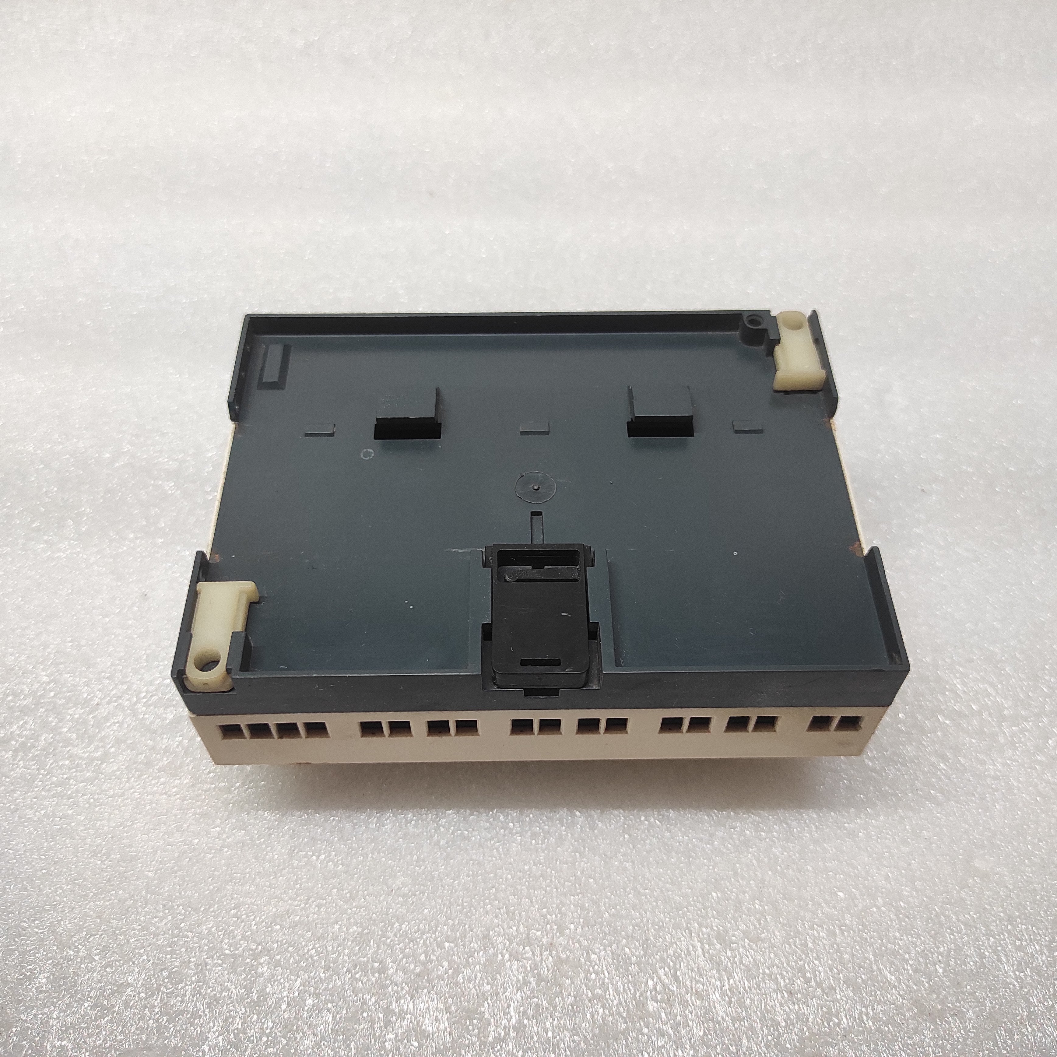 SE ZELIO SR3B262BD LOGIC RELAY 88960162 24VDC