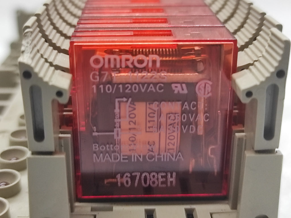 OMRON G7T 1122S 110-120VAC 15 UNIT RELAY WITH BASE MODULE