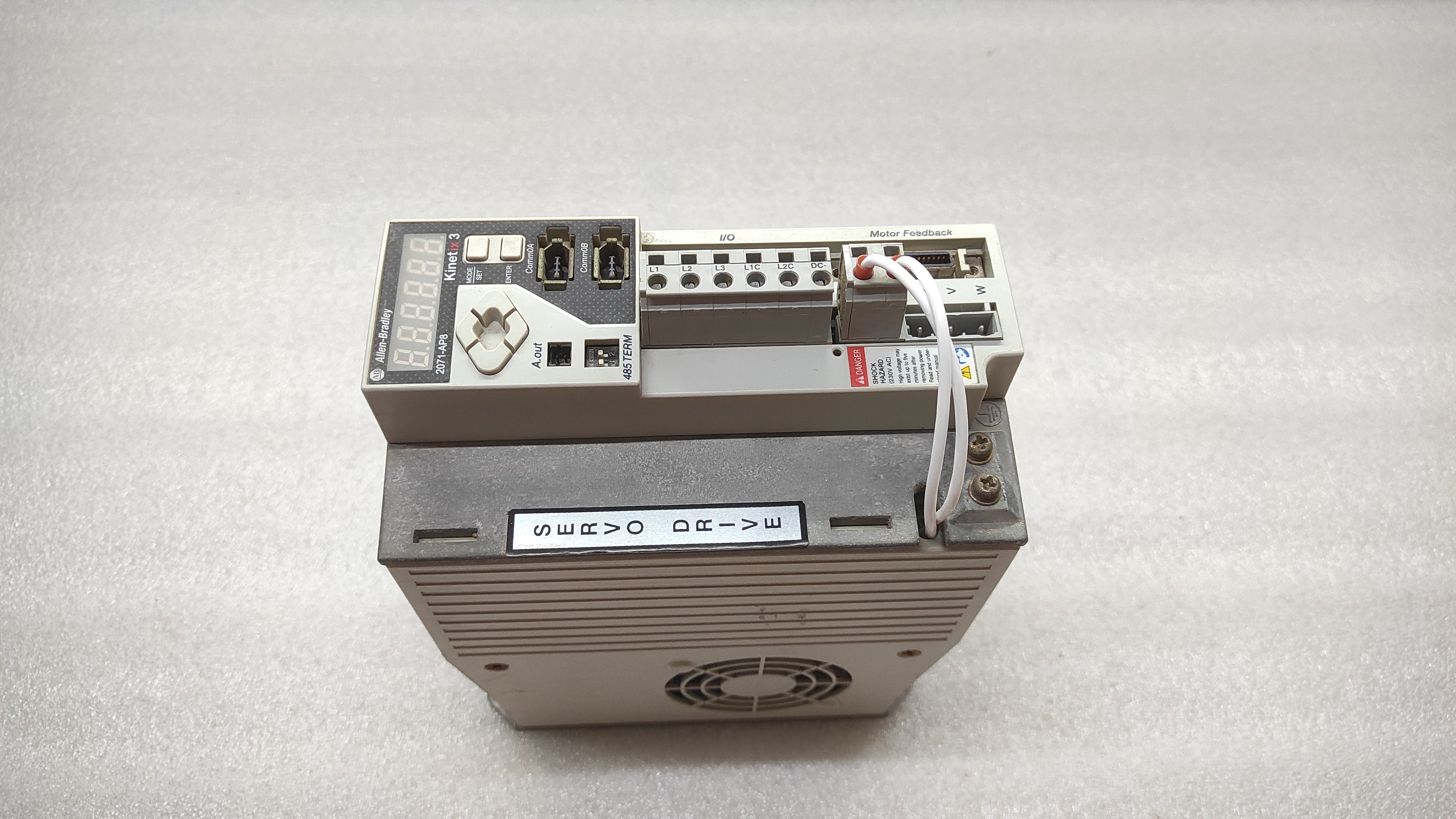 ALLEN BRADLEY CAT 2071-AP8 KINETIX SERVO DRIVE 5.0A
