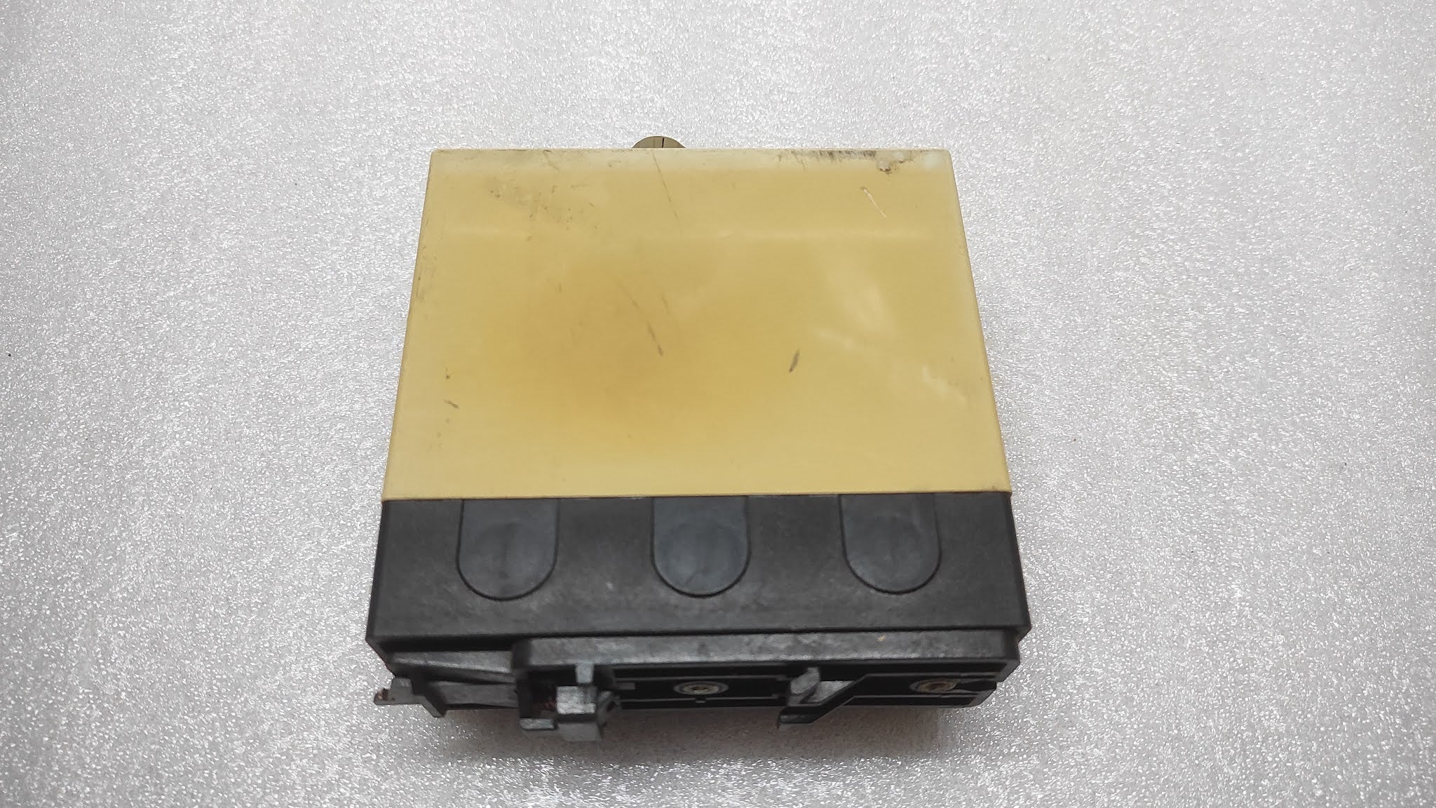 GESTRA LRS 1-5 CONDUCTIVITY SWITCH 230V 057270 CRACKED BODY