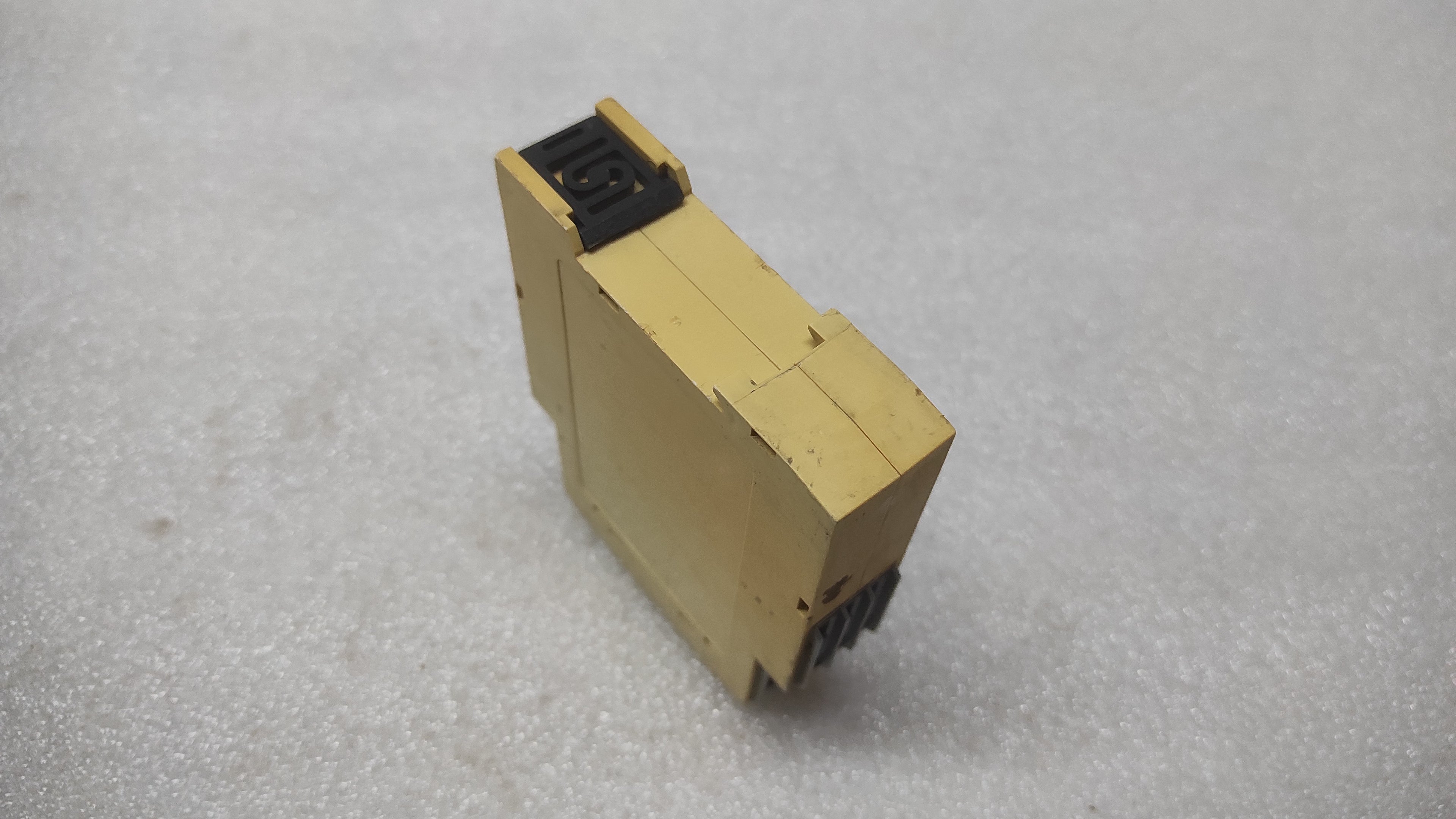 CARLO GAVAZZI DUB02CT23 OVER-UNDER VOLTAGE RELAY 24/115/230V