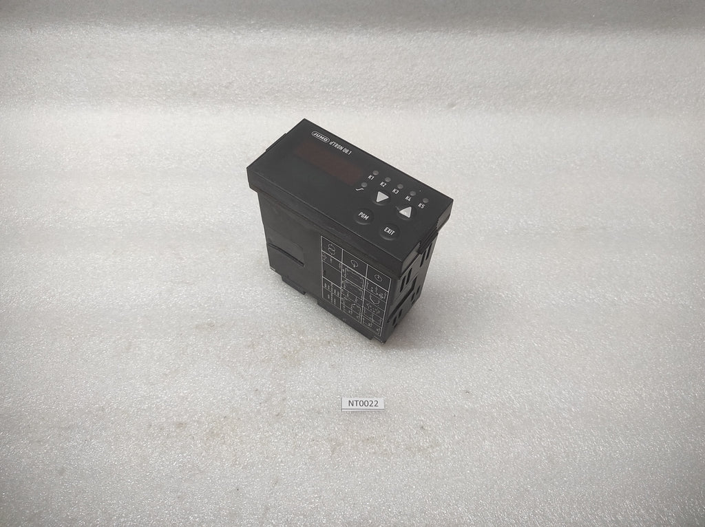 JUMO DTRON 08.1 TEMPERATURE CONTROLLER 703032/50-001-000-00-001 93-263V 70/00340