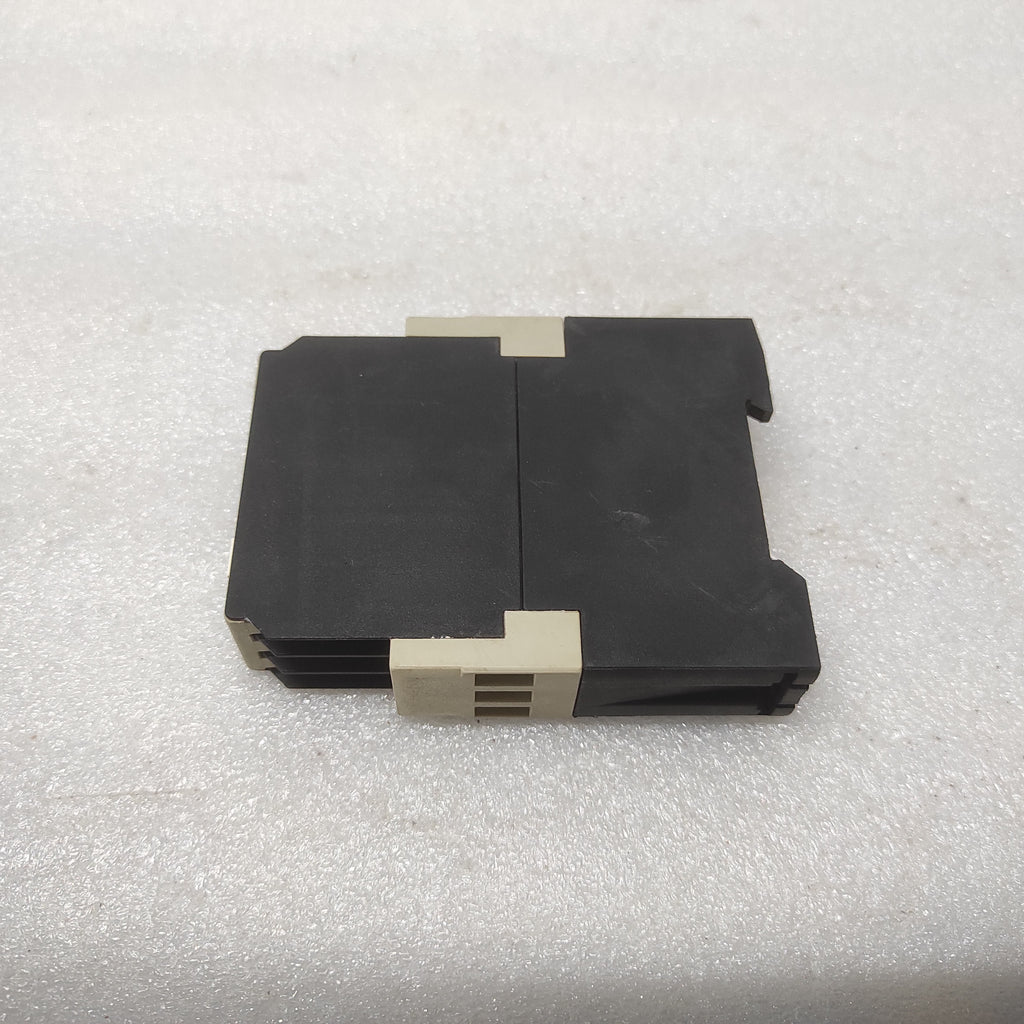 TELEMECANIQUE RE4CL11BU DELAY TIMING RELAY 09960 110-240V/24VDC 0.05S-300H