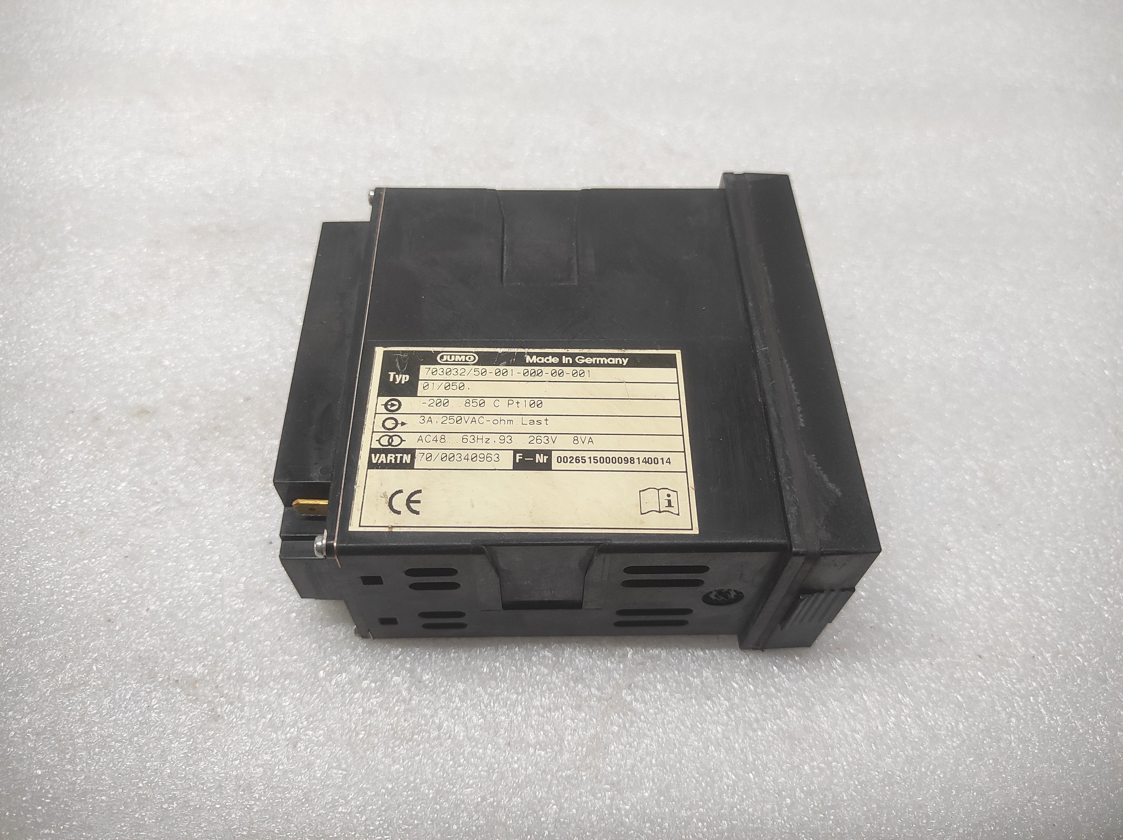 JUMO DTRON 08.1 TEMPERATURE CONTROLLER 703032/50-001-000-00-001 93-263V 70/00340