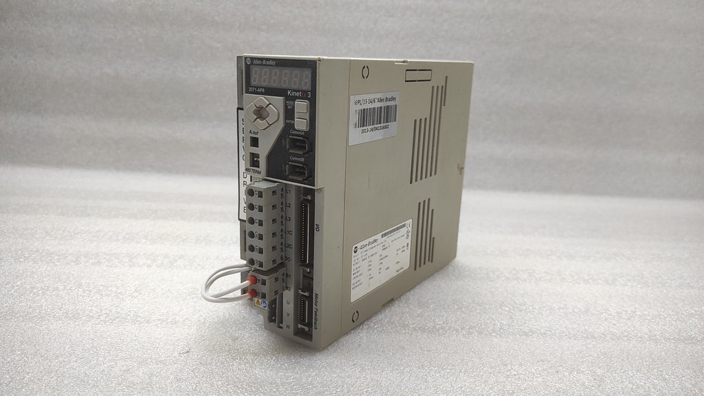 ALLEN BRADLEY CAT 2071-AP8 KINETIX SERVO DRIVE 5.0A