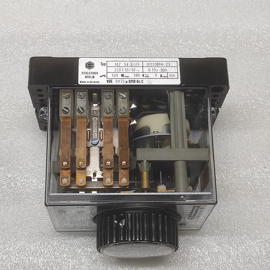 SCHLEICHER MZ 54 TIME RELAY 01111894-23 220V 0.15S-30H MZ54SGZ8