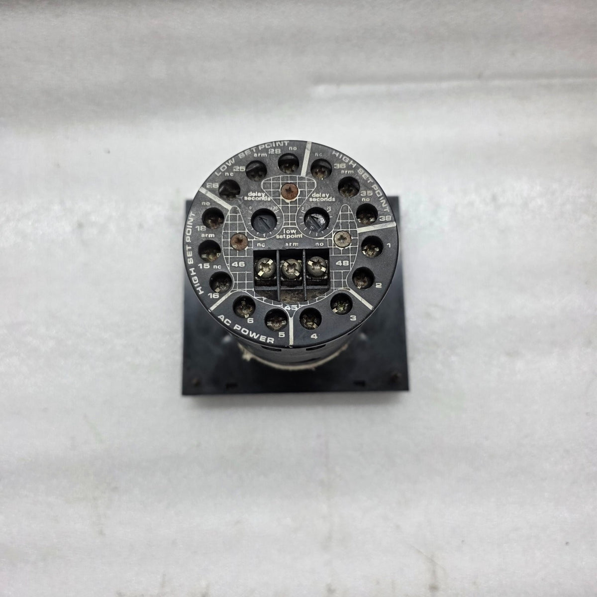 CROMPTON 239-302A-HHXX-AC AC VOLTS METER  120V