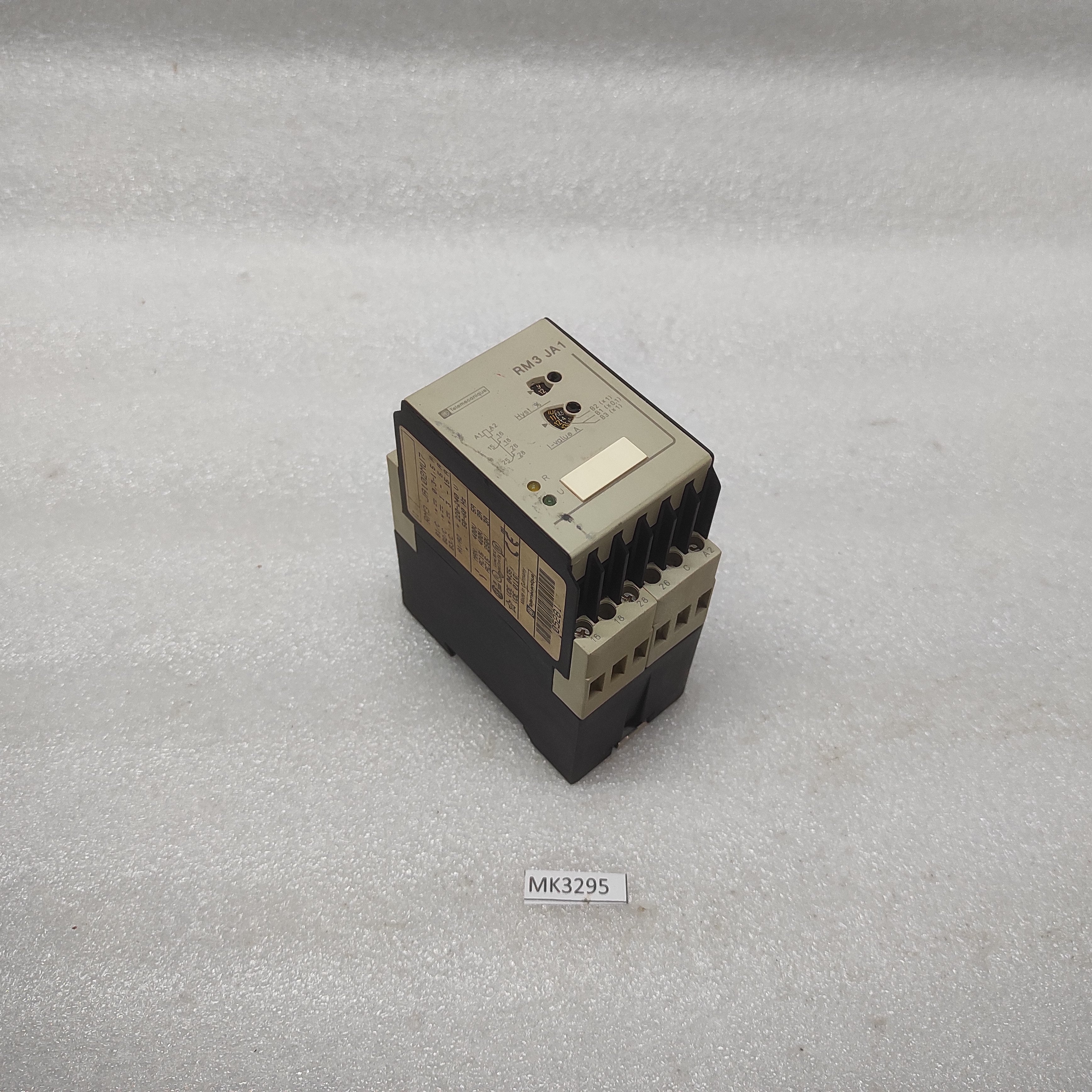TELEMECANIQUE RM3 JA102MU7 RELAY 05281 220-240V